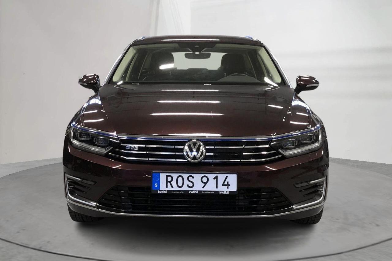 VW Passat 1.4 Plug-in-Hybrid Sportscombi (218hk) - 125 720 km - Automatyczna - Dark Red - 2018