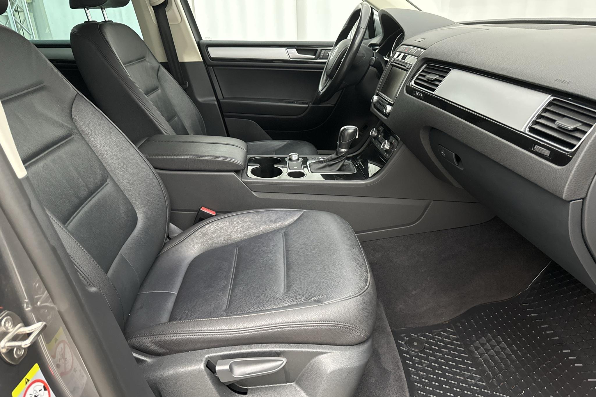 VW Touareg 3.0 TDI BlueMotion Technology (204hk) - 93 610 km - Automatyczna - szary - 2017