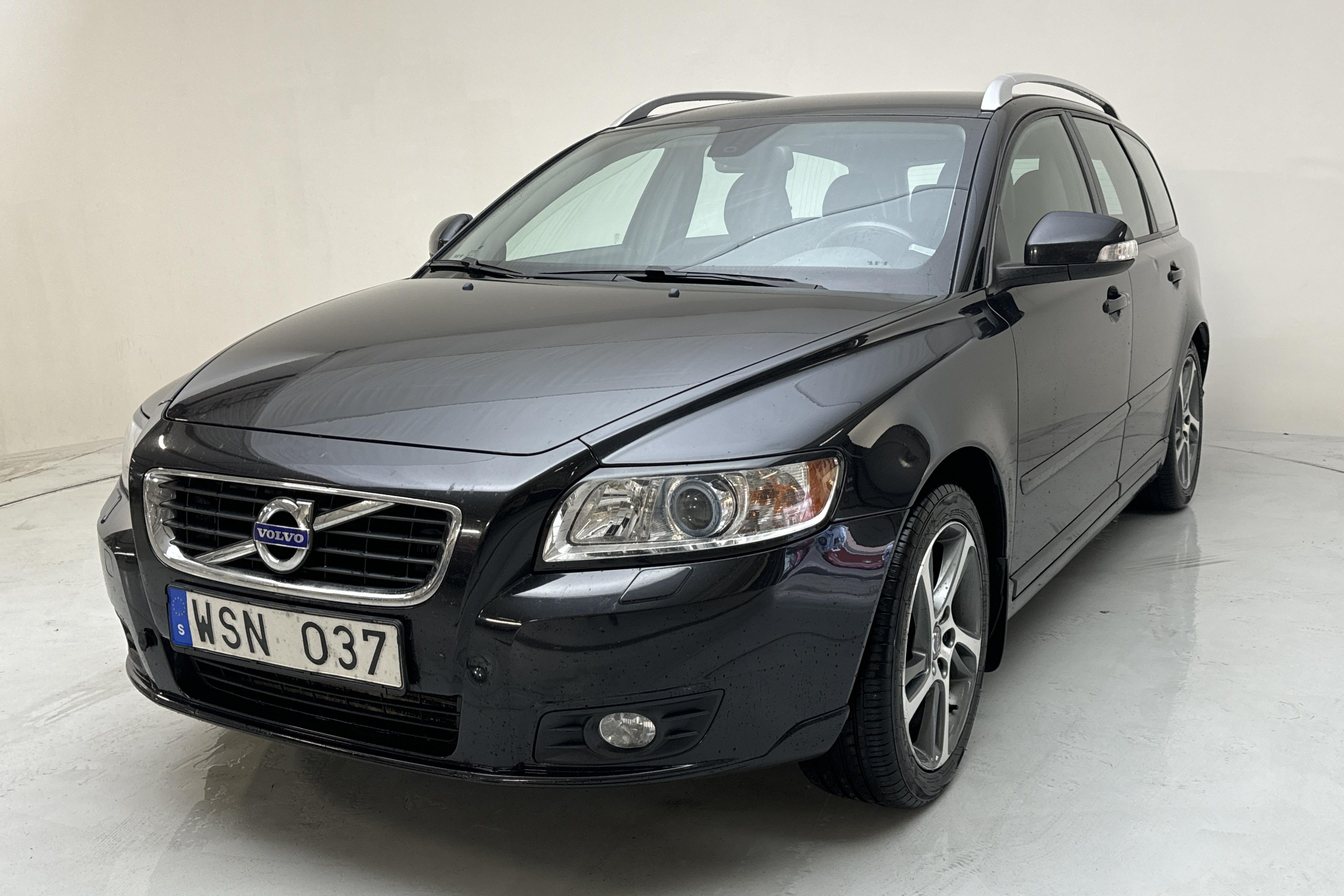 Volvo V50 D2 (115hk) - 196 660 km - Käsitsi - must - 2012