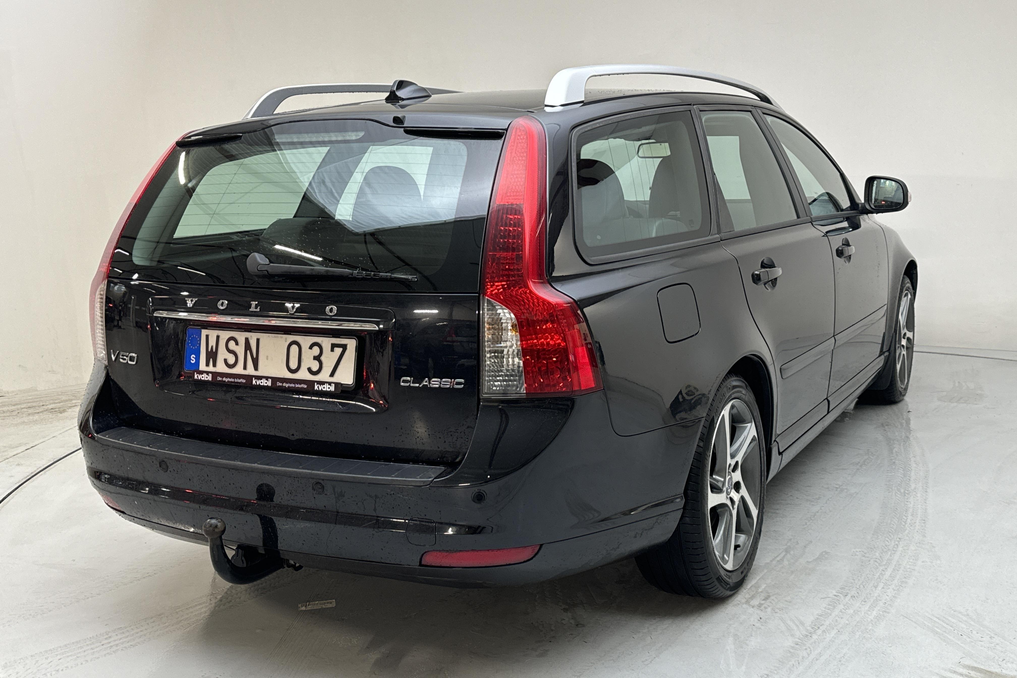 Volvo V50 D2 (115hk) - 196 660 km - Käsitsi - must - 2012