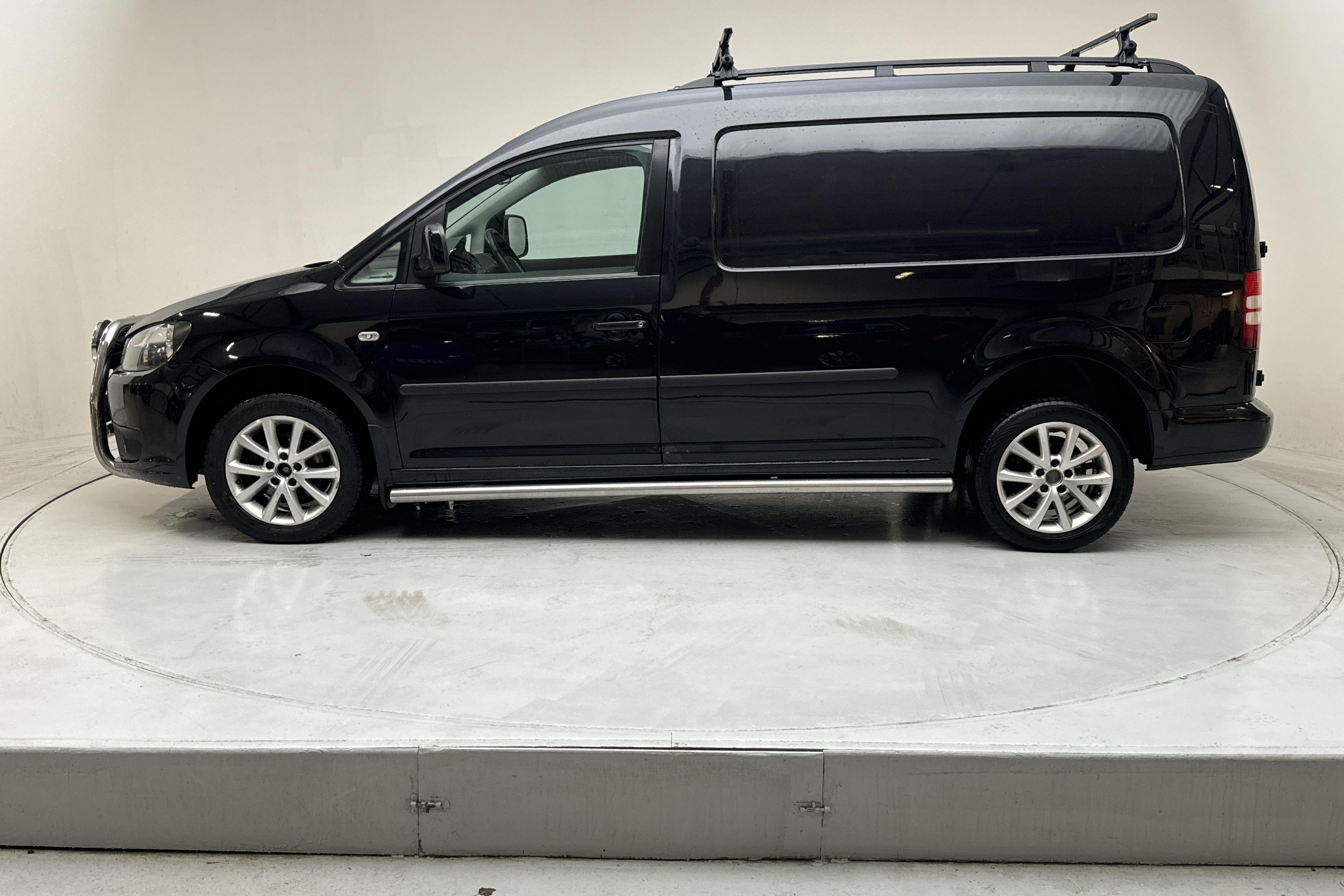 VW Caddy 1.6 TDI Maxi Skåp (102hk) - 22 646 mil - Automat - svart - 2012