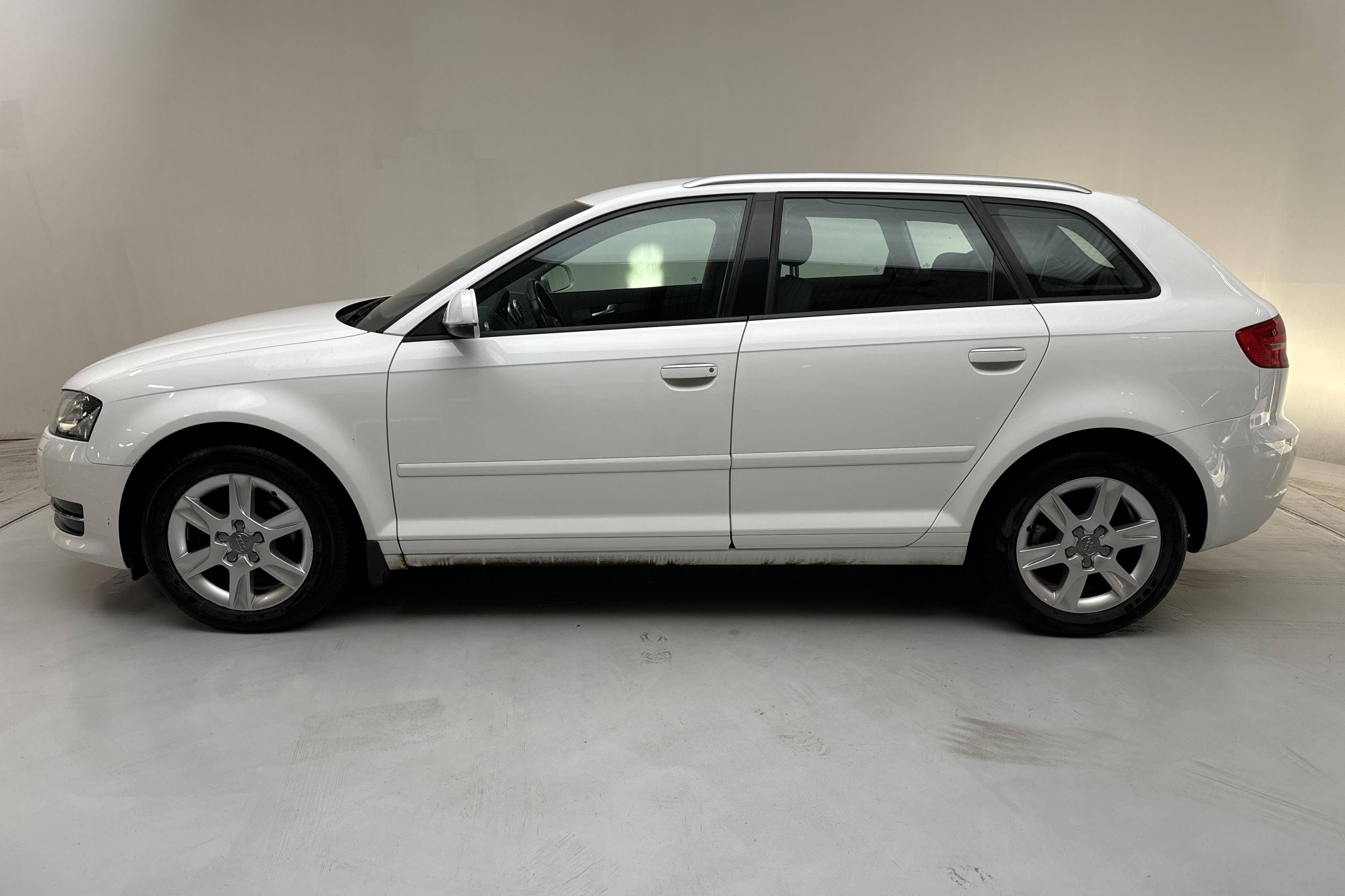 Audi A3 1.6 TDI Sportback (105hk) - 13 159 mil - Manuell - vit - 2011