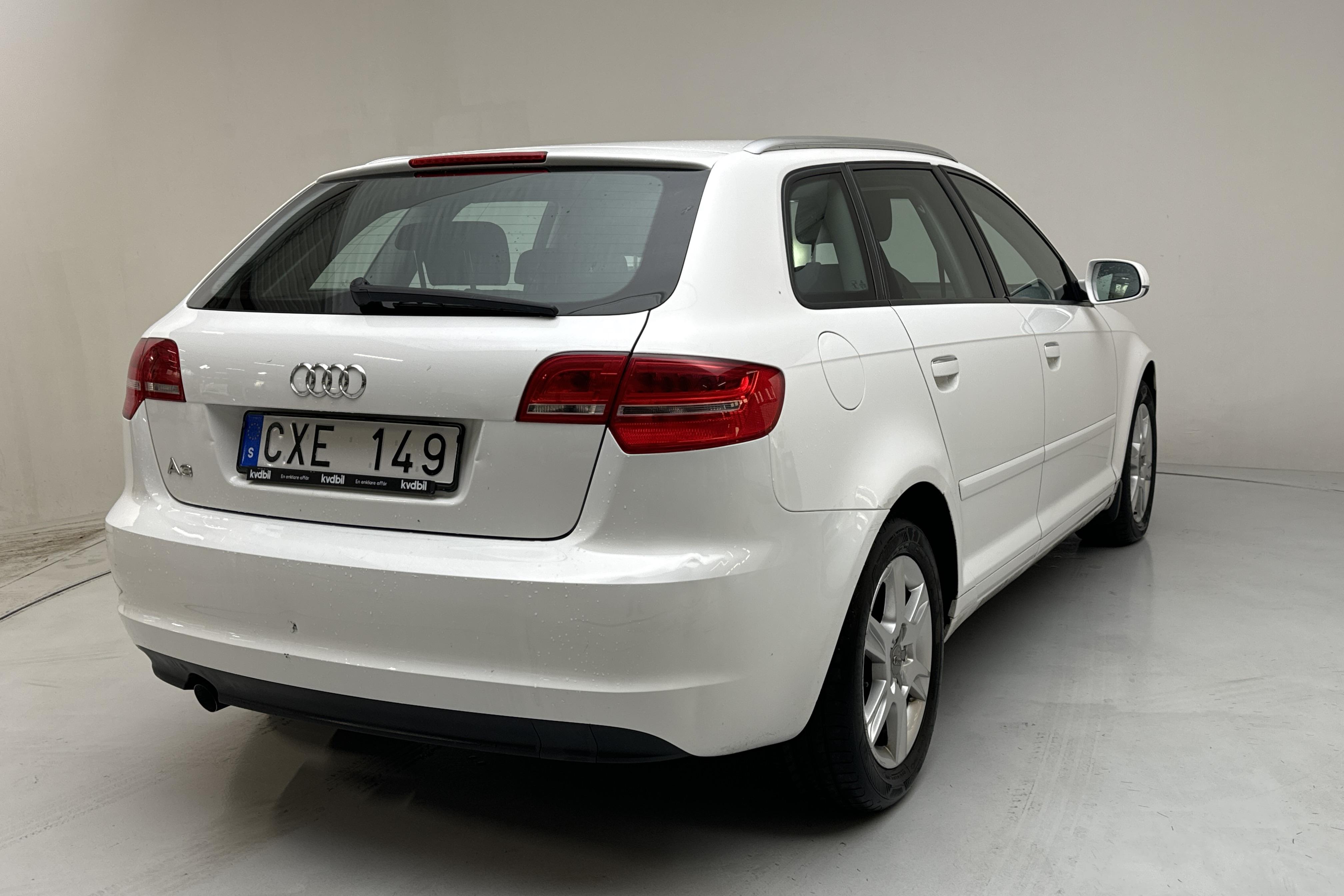 Audi A3 1.6 TDI Sportback (105hk) - 131 590 km - Käsitsi - valge - 2011