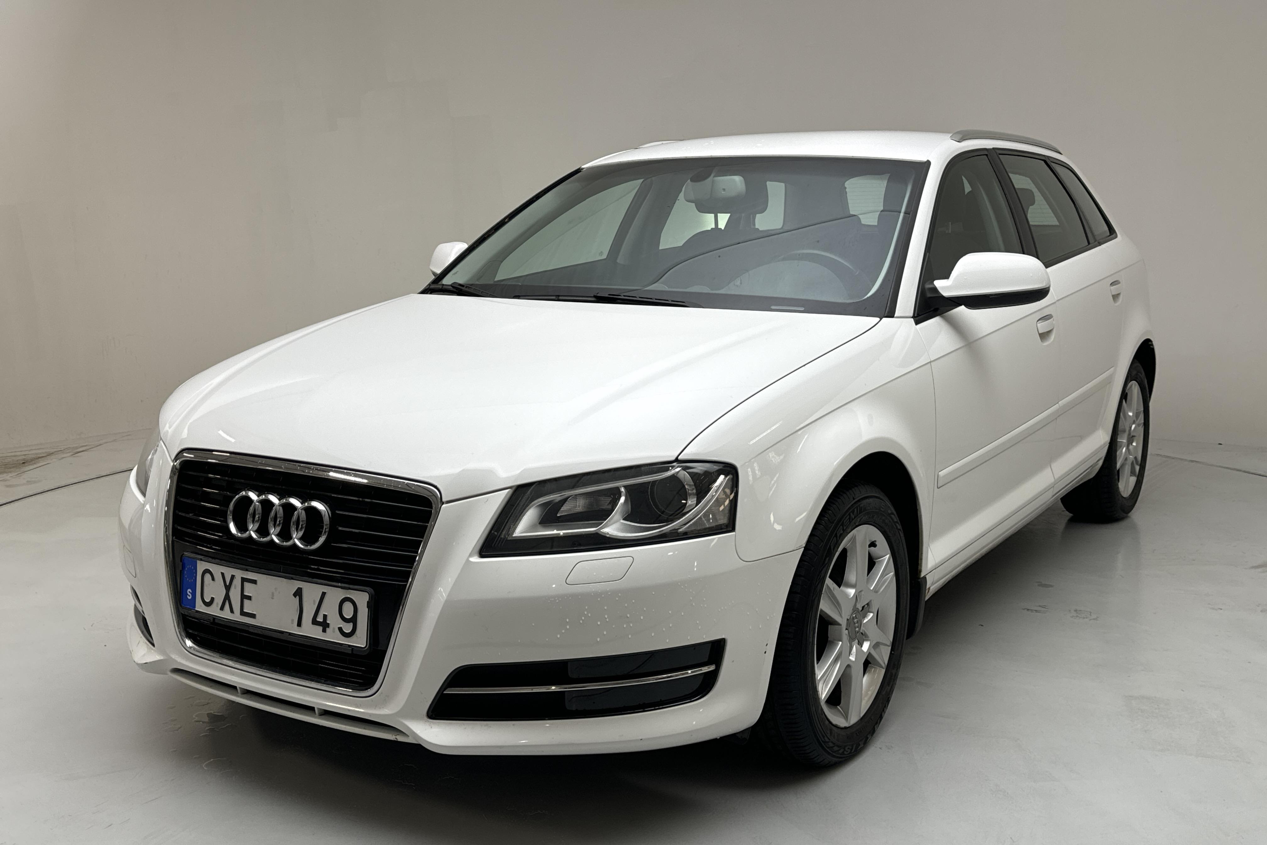 Audi A3 1.6 TDI Sportback (105hk) - 131 590 km - Käsitsi - valge - 2011