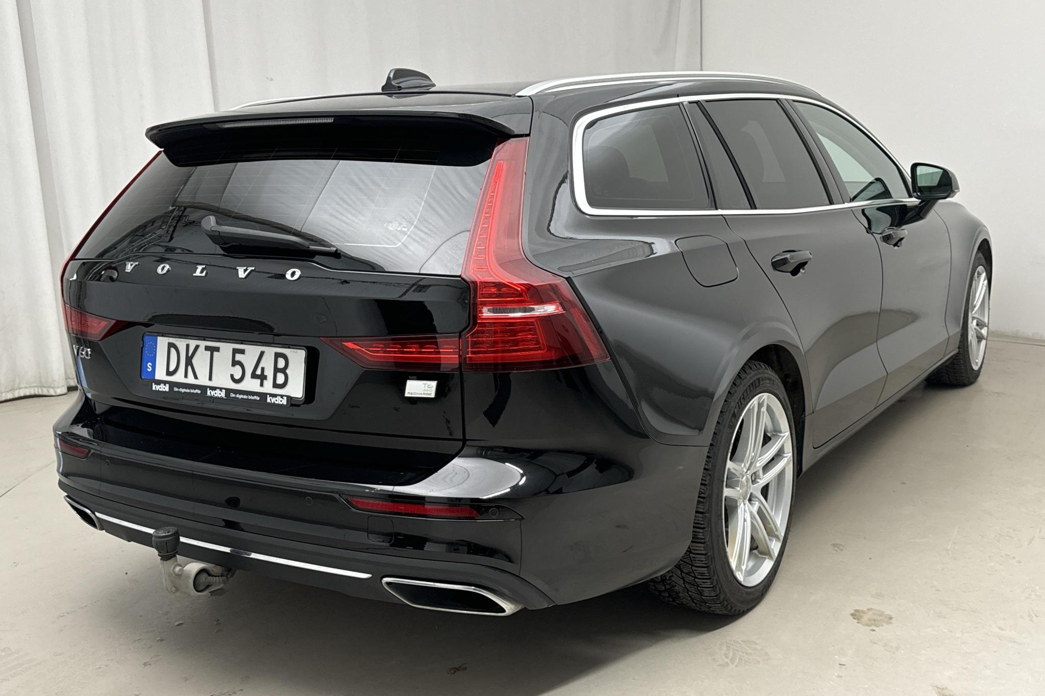 Volvo V60 T6 AWD Twin Engine (340hk) - 10 161 mil - Automat - svart - 2022