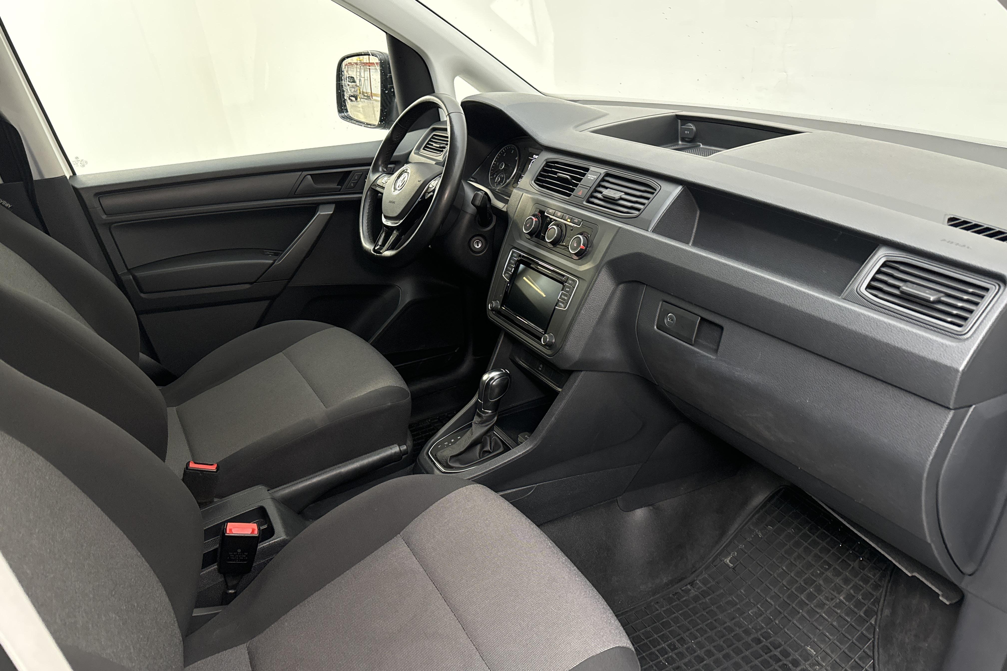 VW Caddy 2.0 TDI Skåp (150hk) - 64 640 km - Automatic - white - 2019