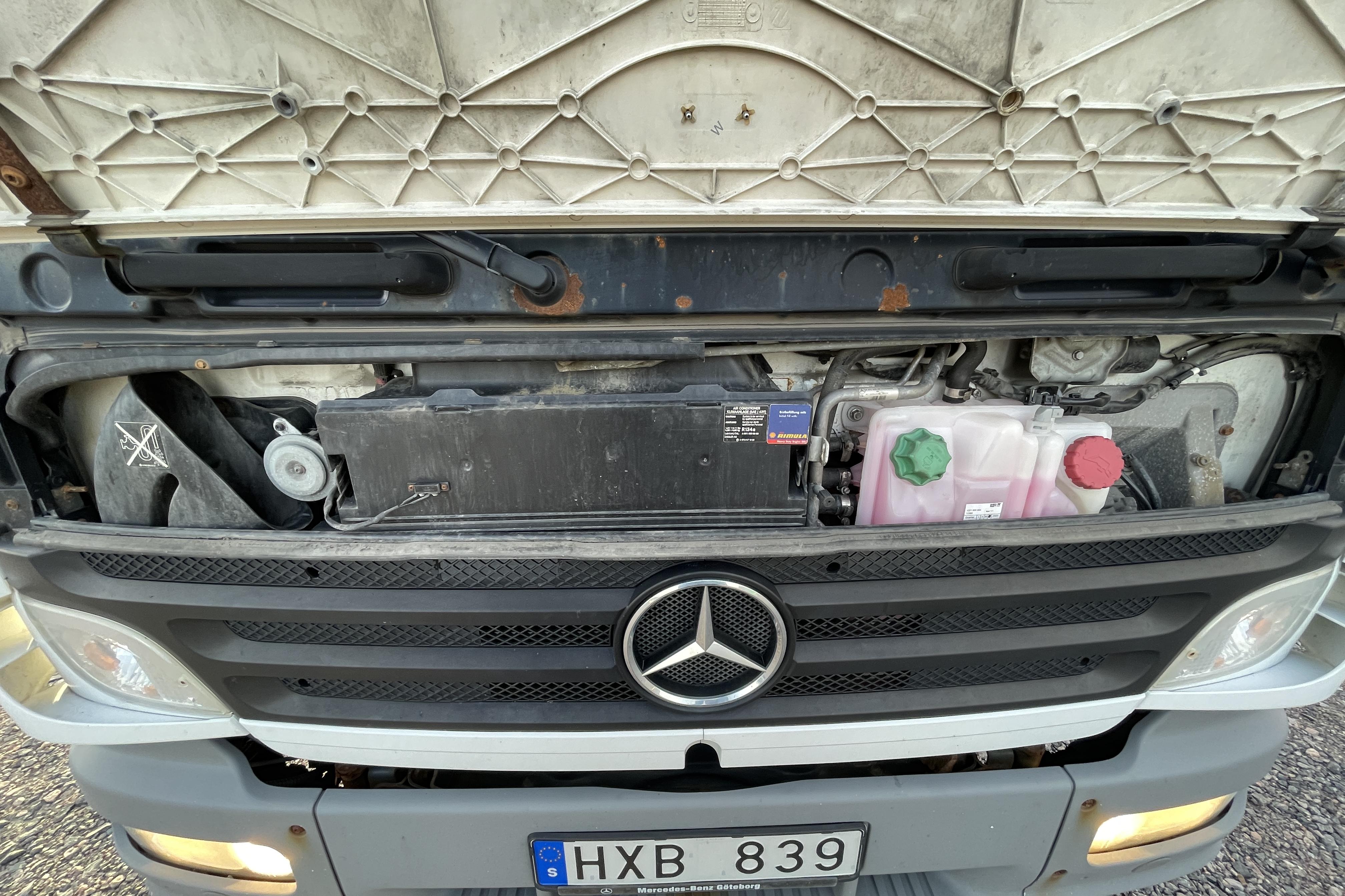 Mercedes 924 L 4X2 - 361 910 km - Automat - vit - 2009