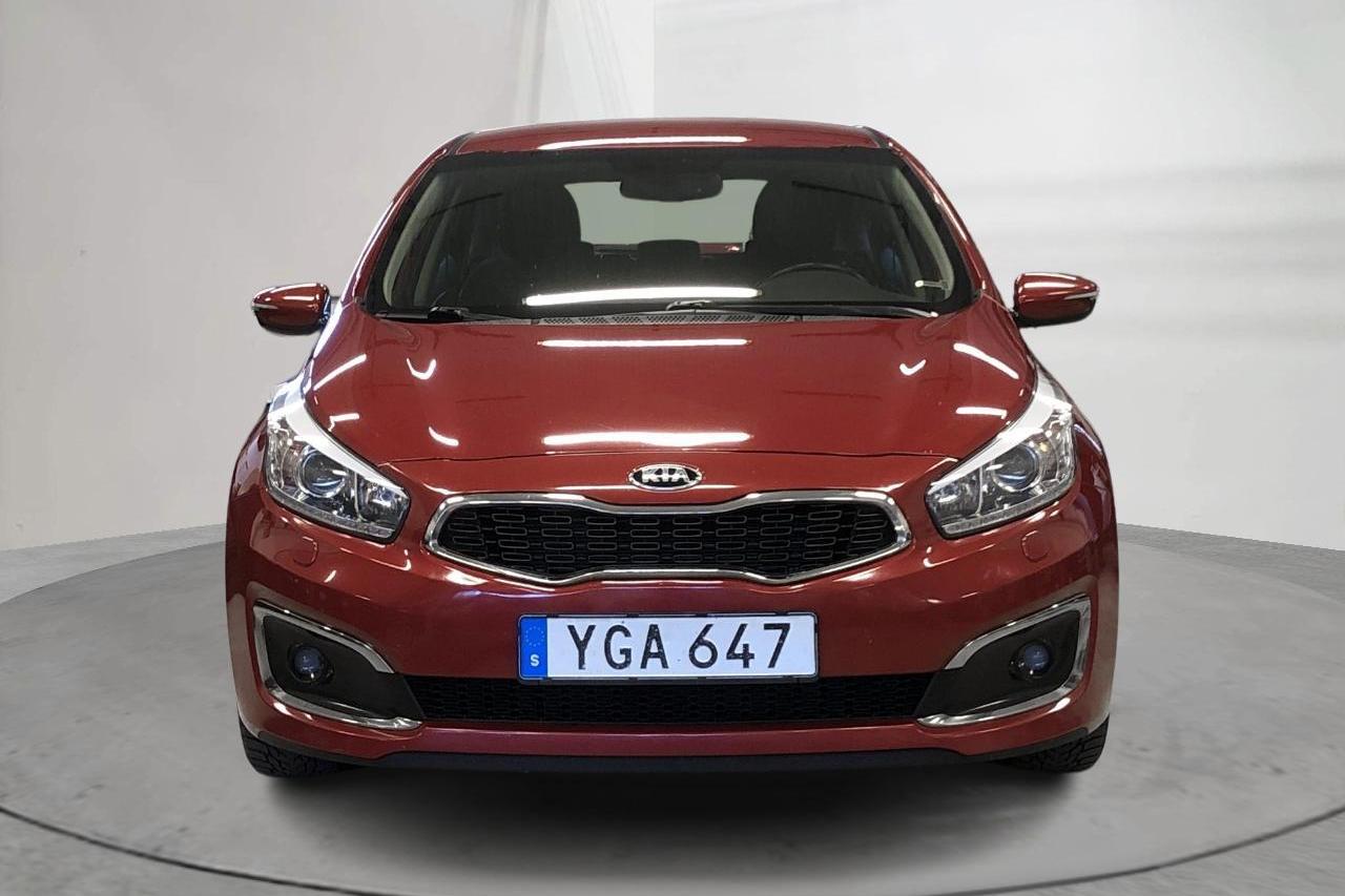 KIA Cee'd 1.6 5dr (135hk) - 109 840 km - Manuaalinen - punainen - 2016