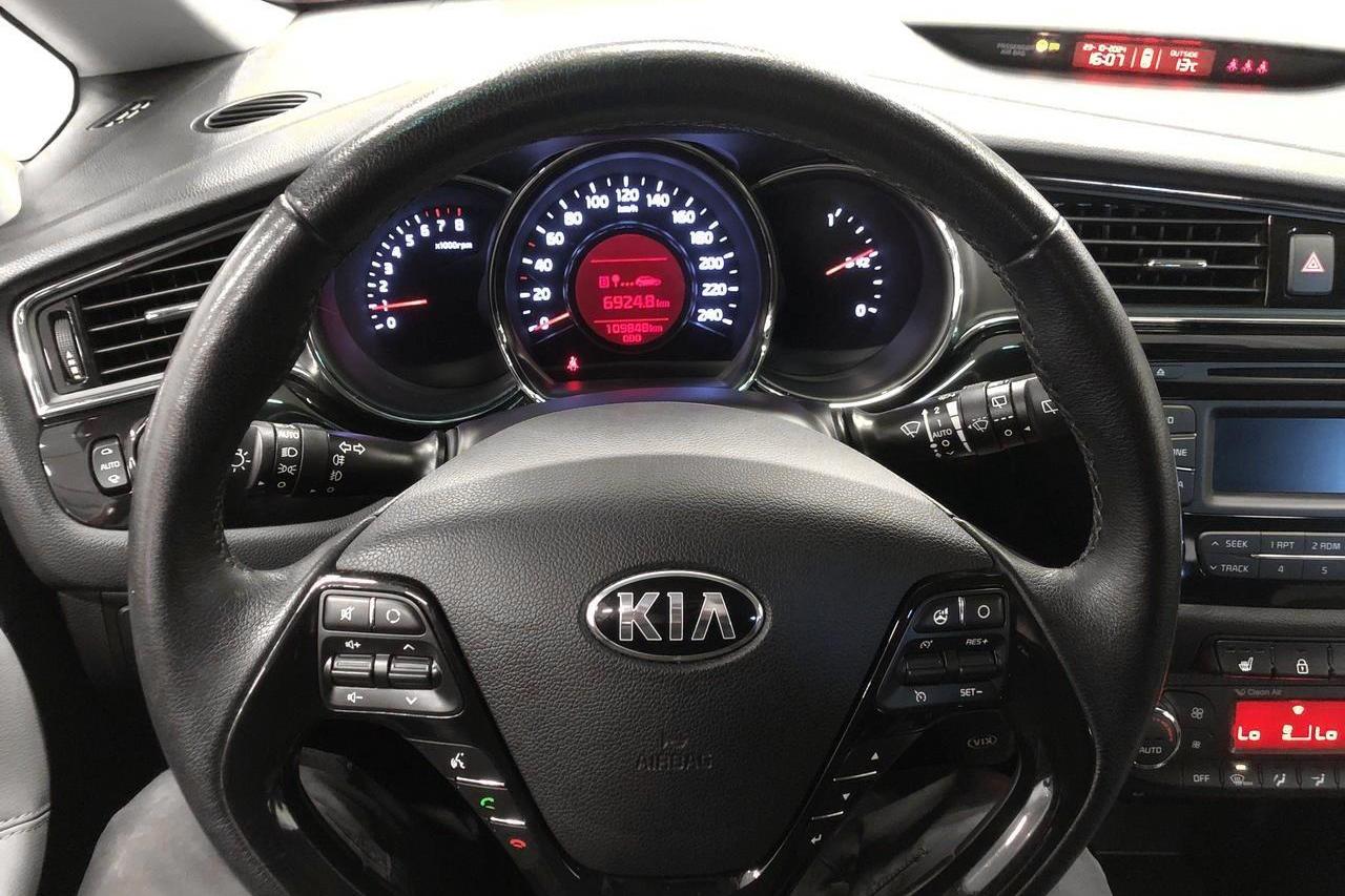 KIA Cee'd 1.6 5dr (135hk) - 109 840 km - Käsitsi - punane - 2016