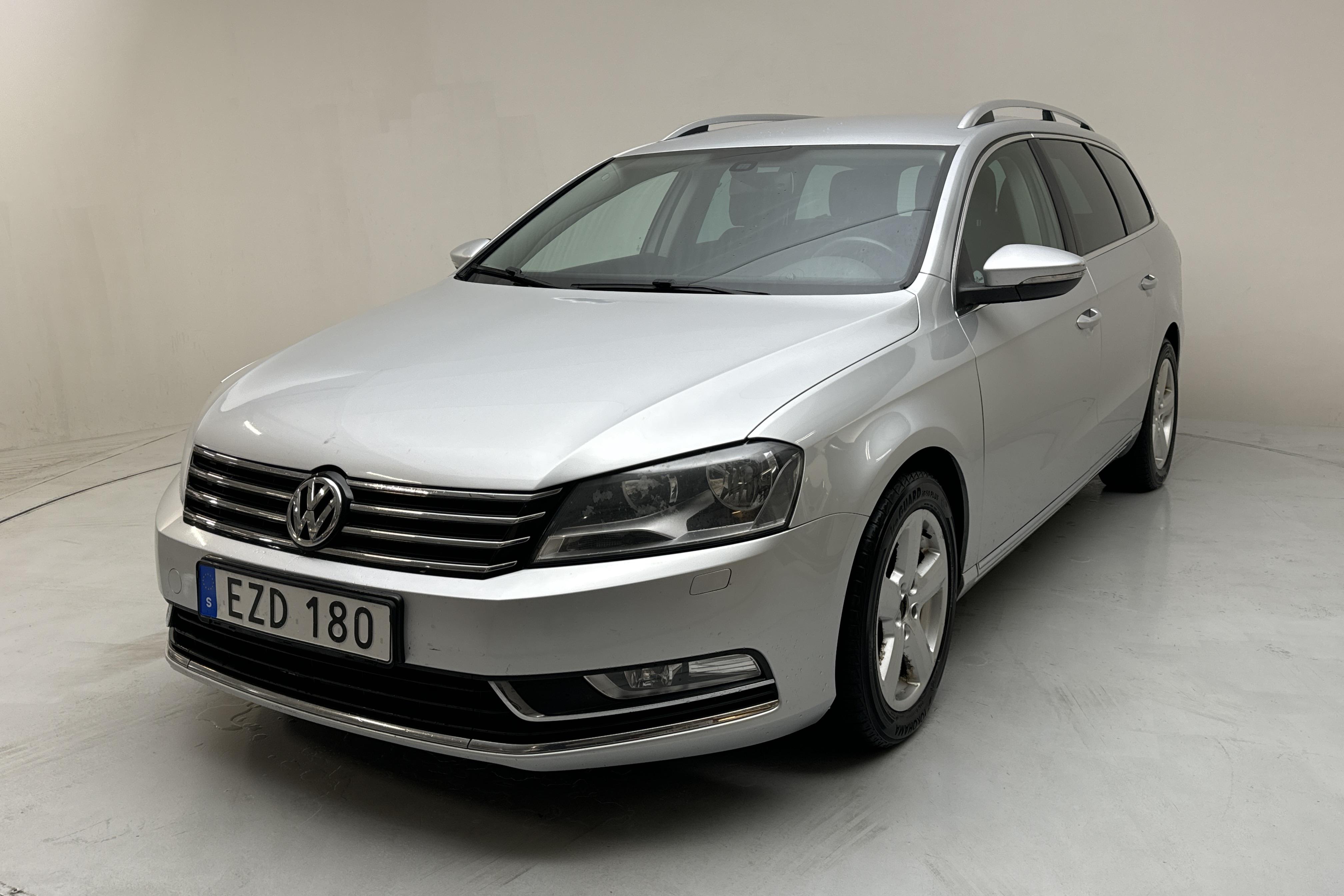 VW Passat 2.0 TDI BlueMotion Technology Variant 4Motion (140hk) - 182 990 km - Manuaalinen - hopea - 2014