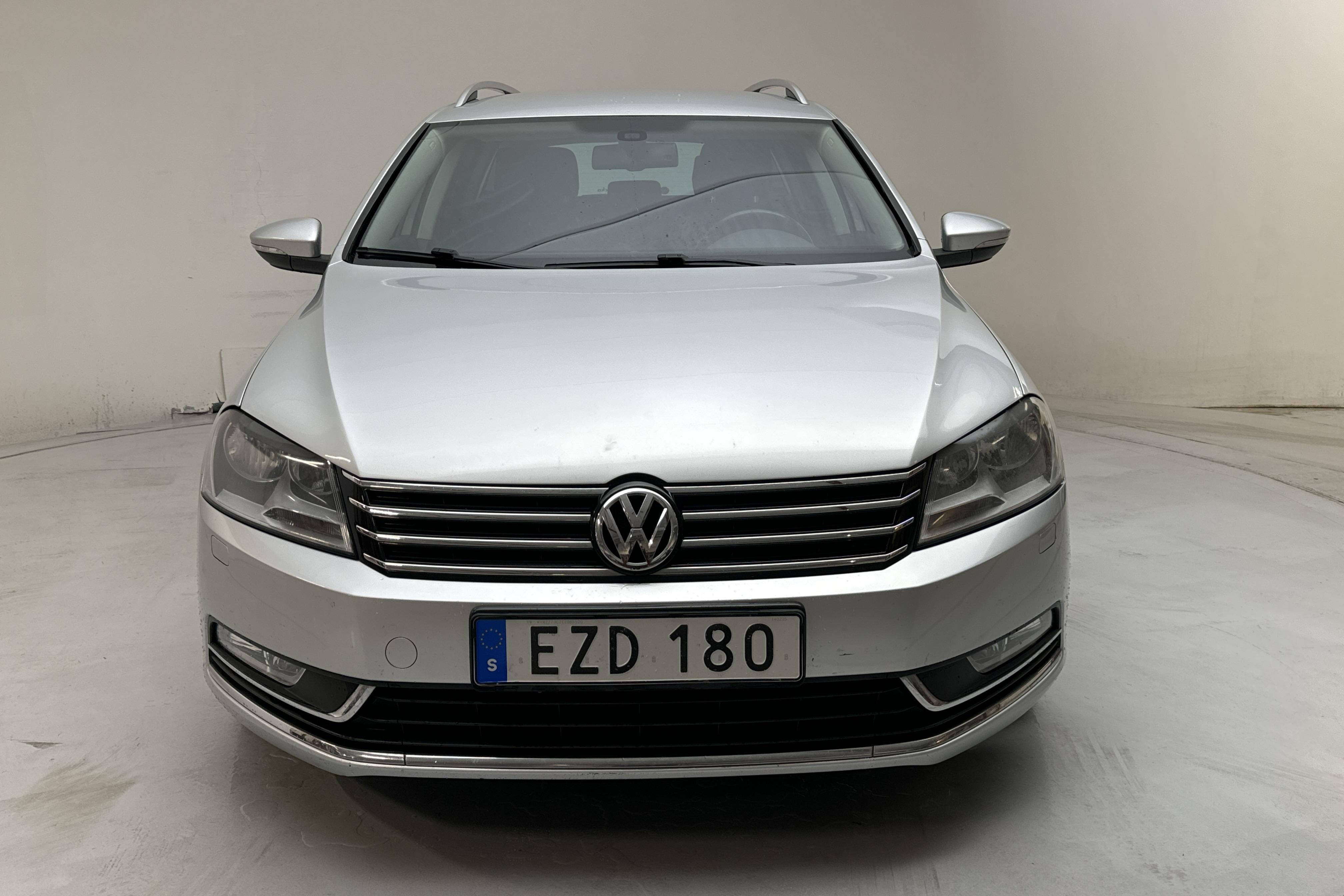 VW Passat 2.0 TDI BlueMotion Technology Variant 4Motion (140hk) - 182 990 km - Manuaalinen - hopea - 2014