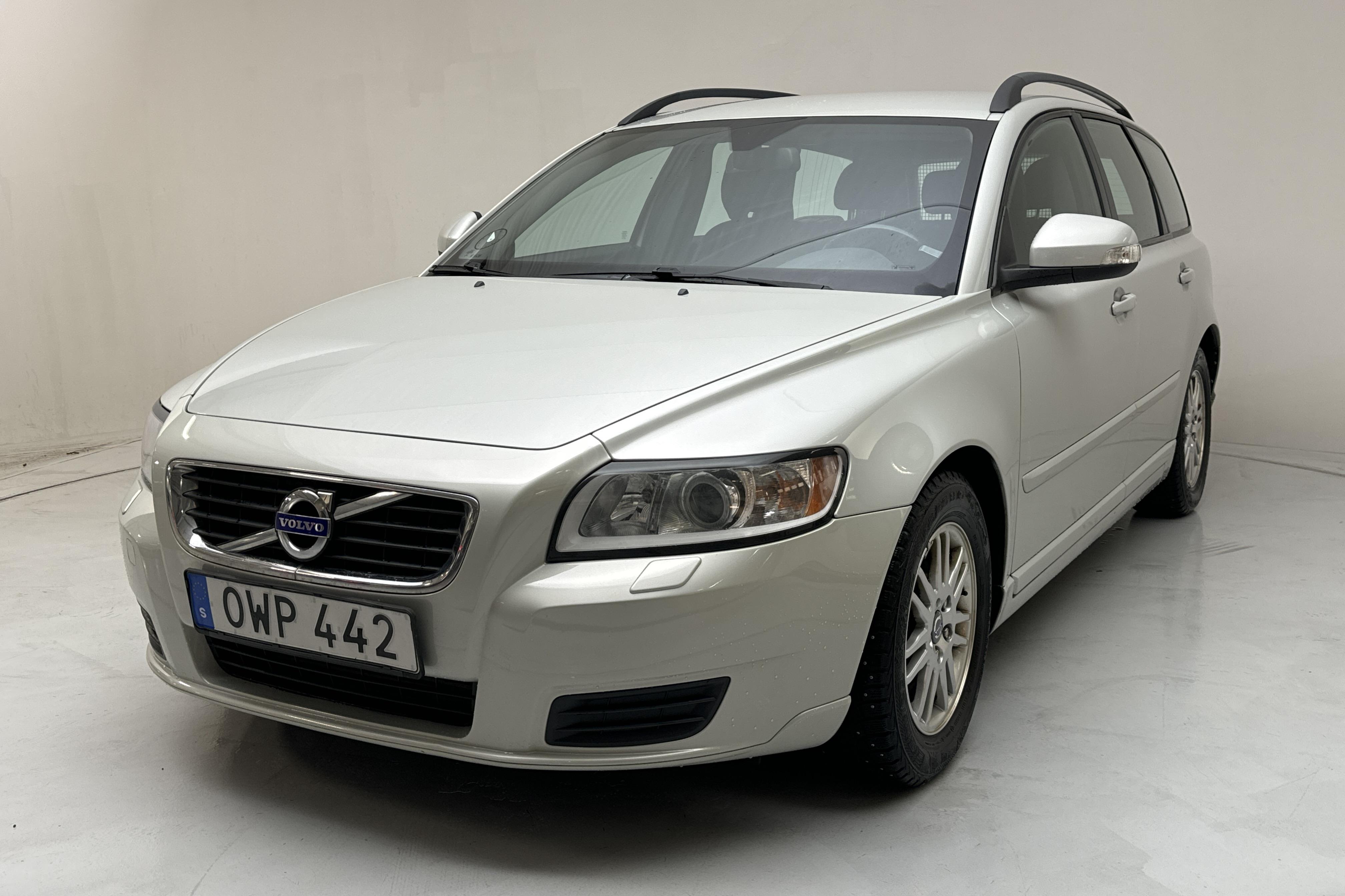 Volvo V50 D2 (115hk) - 192 850 km - Manuaalinen - valkoinen - 2011