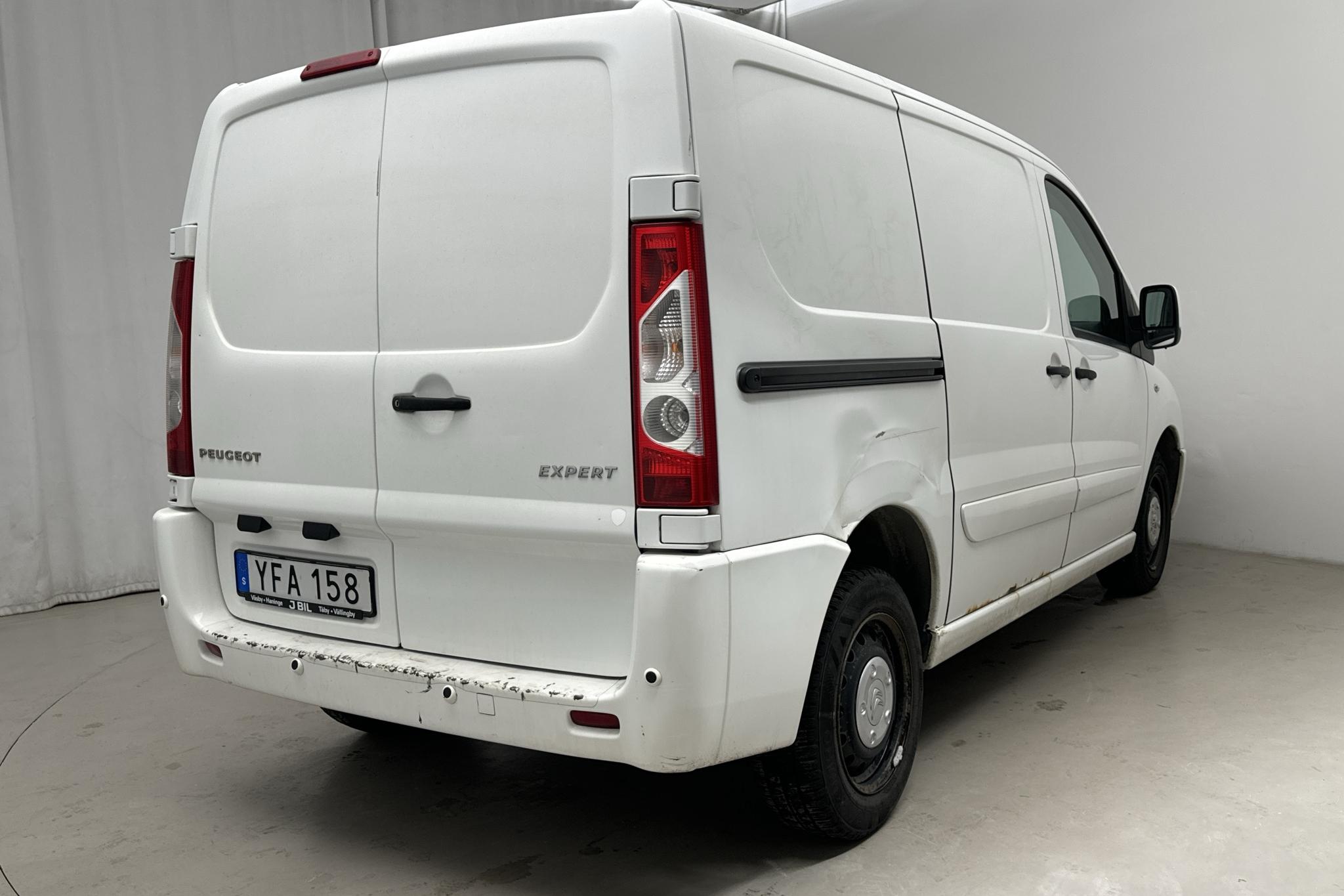 Peugeot Expert 2.0 HDI Skåp (163hk) - 180 990 km - Automaatne - valge - 2016