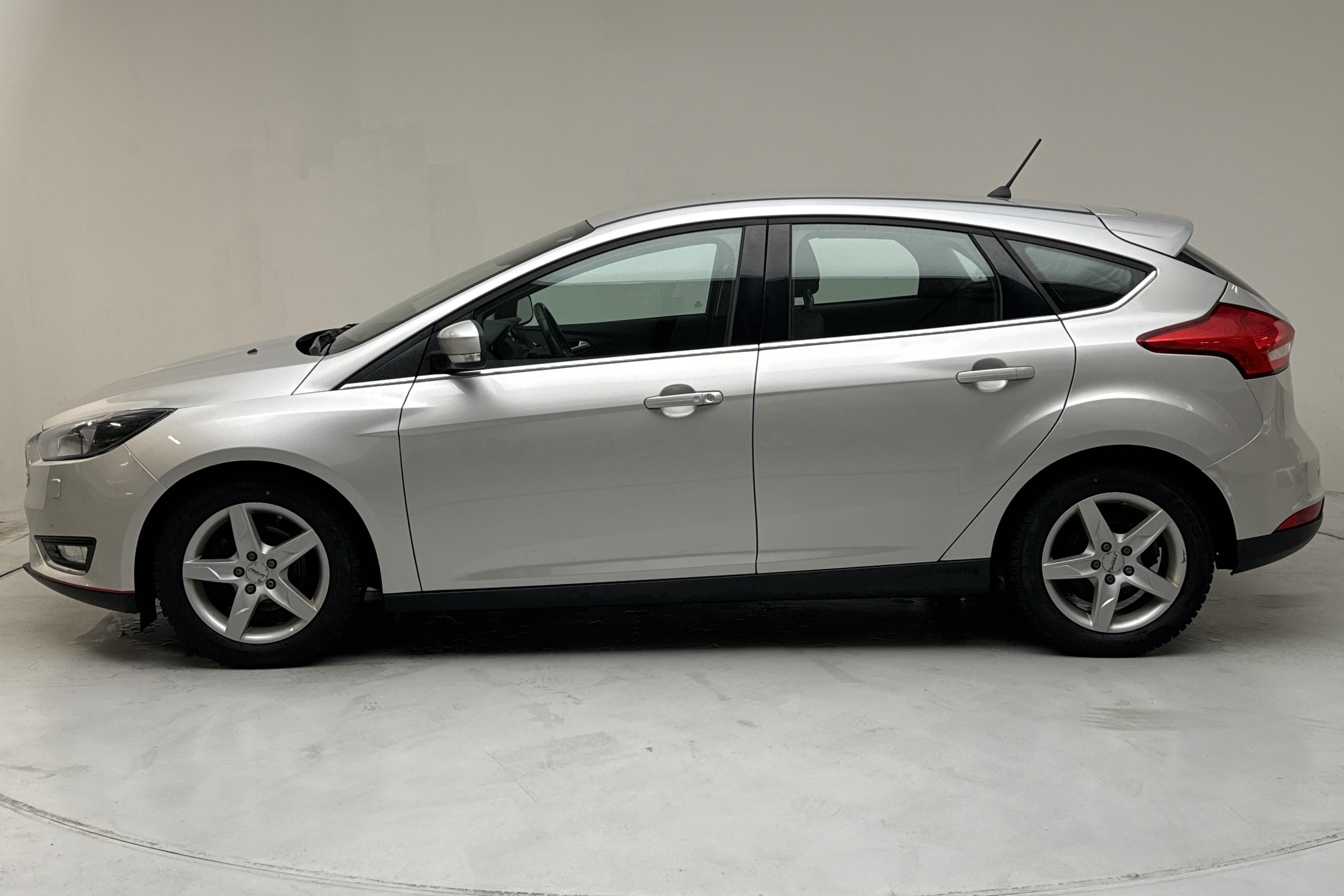 Ford Focus 1.0 EcoBoost 5dr (125hk) - 11 227 mil - Manuell - grå - 2018