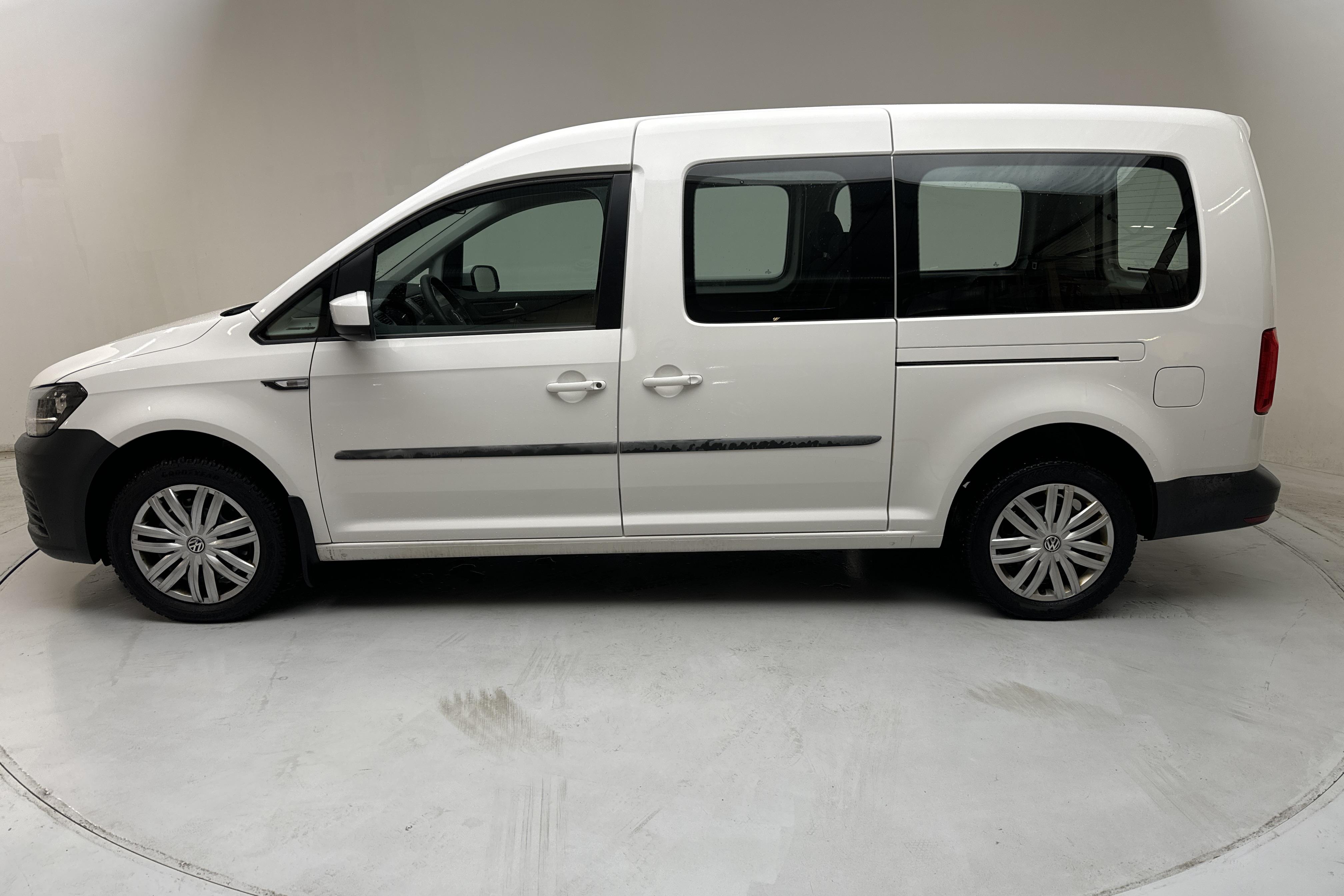 VW Caddy Maxi Life 2.0 TDI (102hk) - 156 630 km - Manuaalinen - valkoinen - 2017