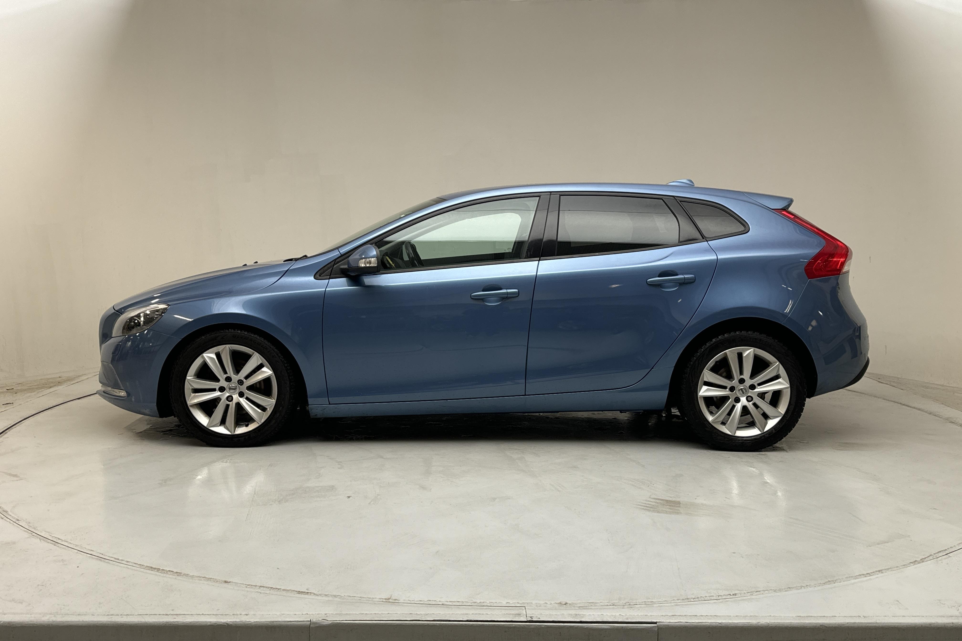 Volvo V40 D2 (115hk) - 158 880 km - Automatyczna - niebieski - 2015