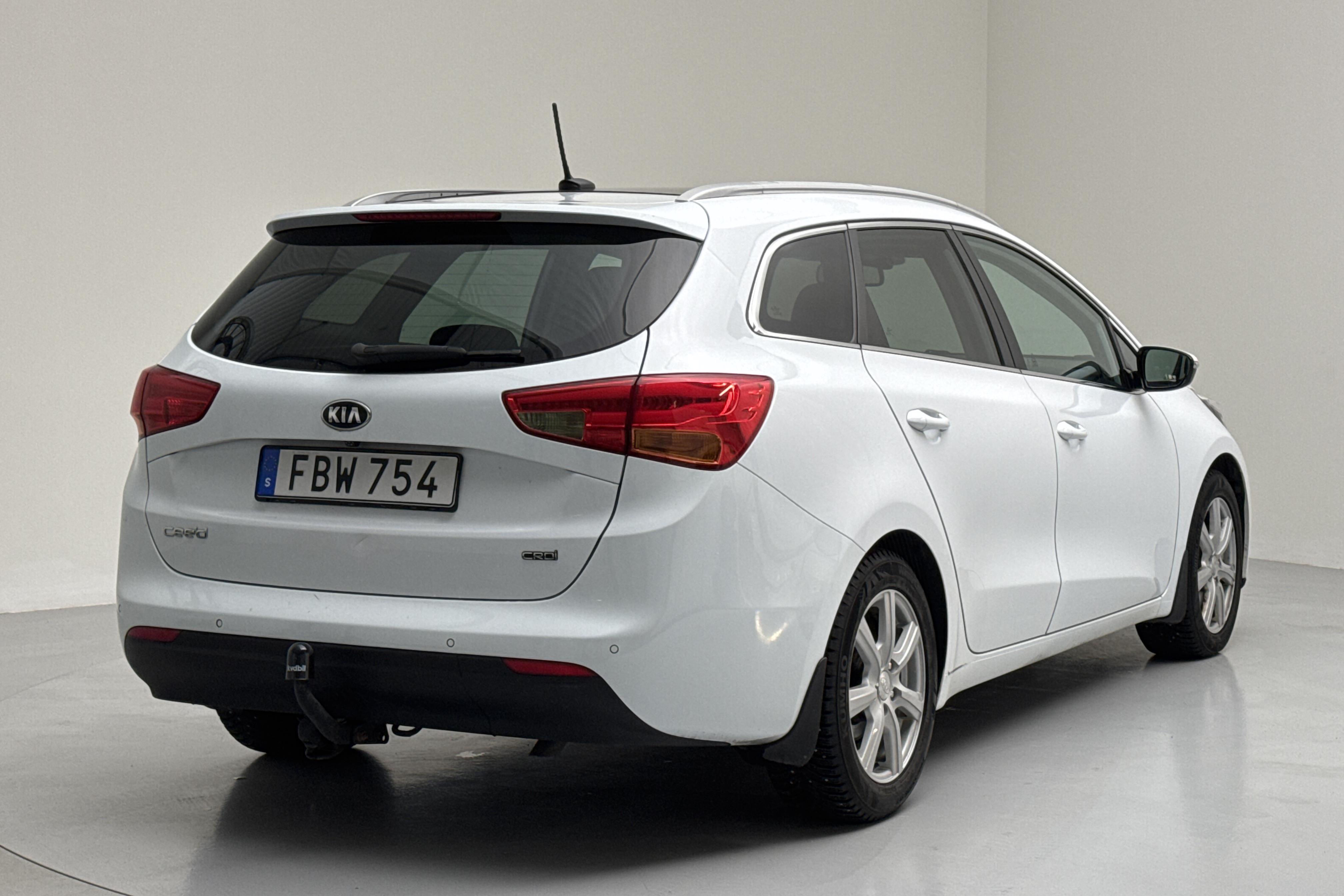 KIA Cee'd 1.6 CRDi SW (128hk) - 81 390 km - Käsitsi - valge - 2015