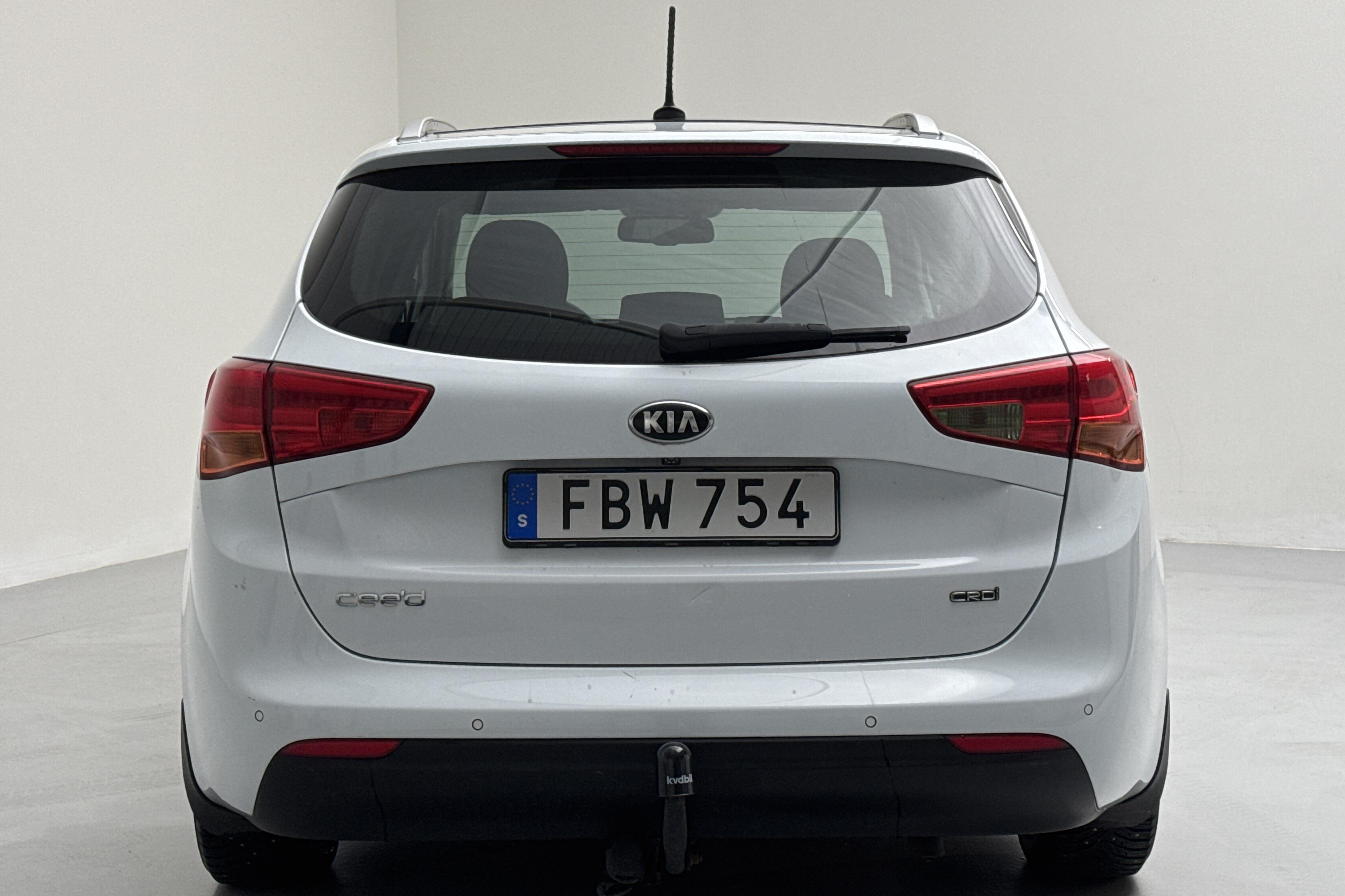 KIA Cee'd 1.6 CRDi SW (128hk) - 81 390 km - Käsitsi - valge - 2015