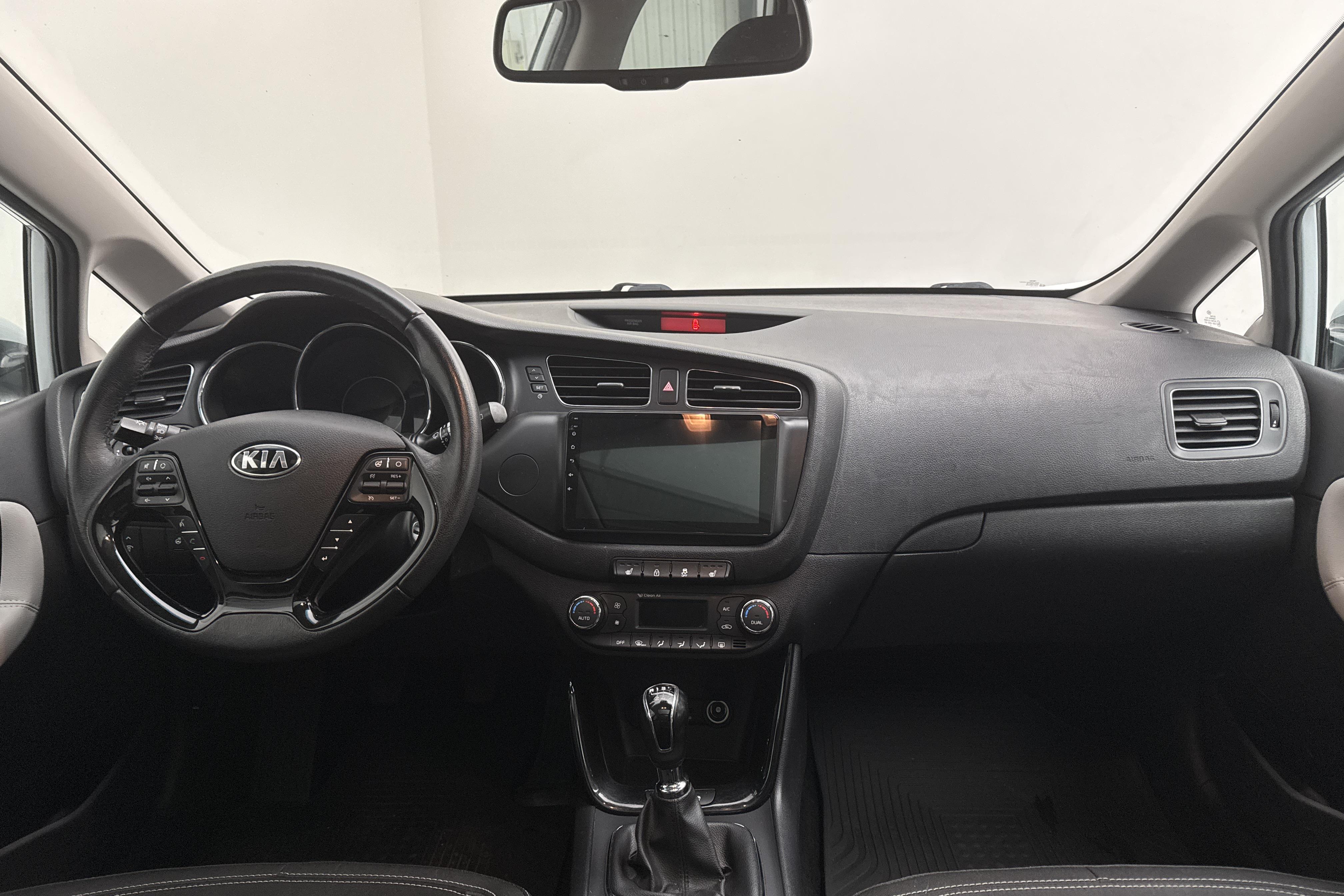 KIA Cee'd 1.6 CRDi SW (128hk) - 81 390 km - Käsitsi - valge - 2015