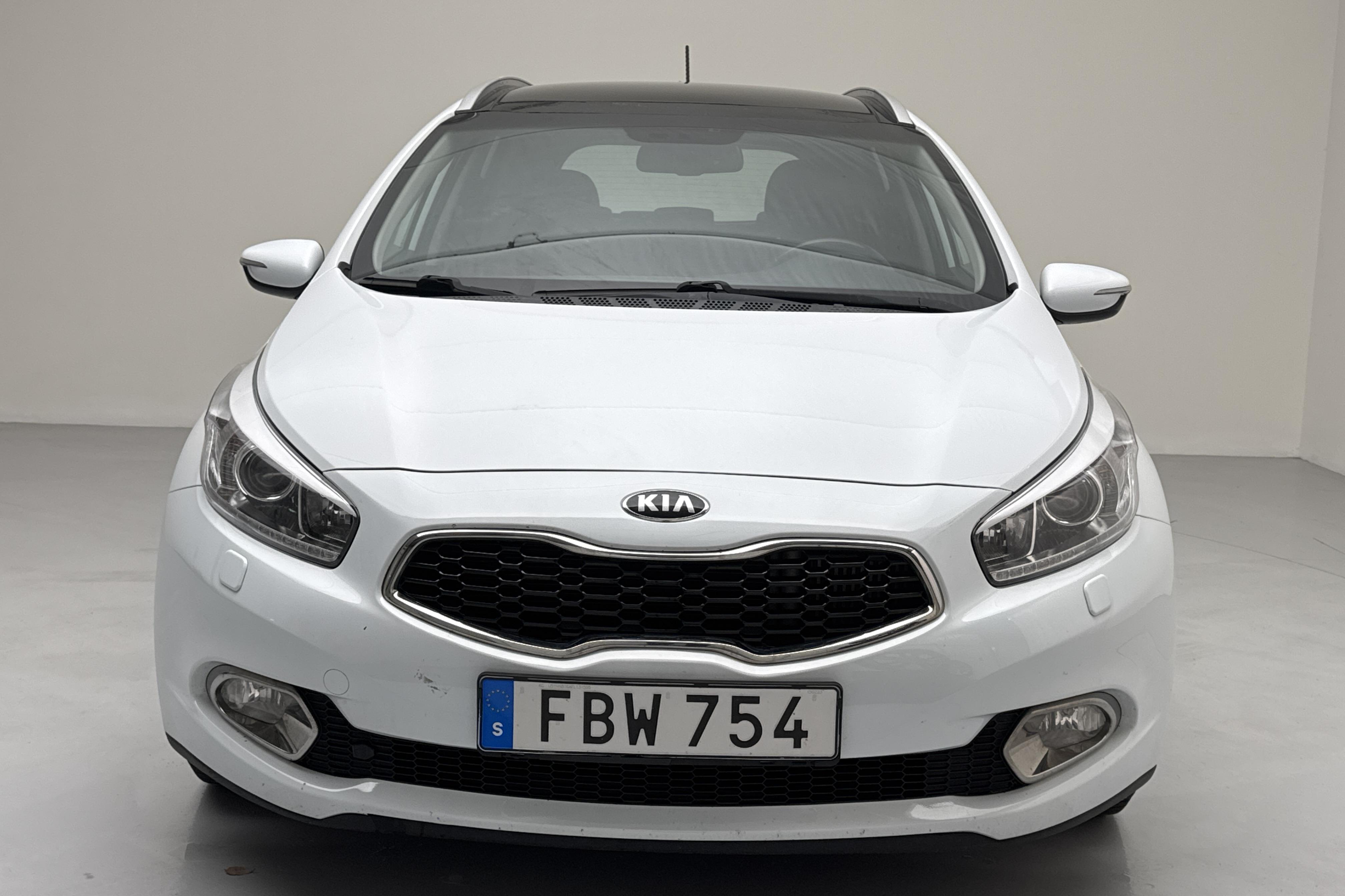 KIA Cee'd 1.6 CRDi SW (128hk) - 81 390 km - Käsitsi - valge - 2015