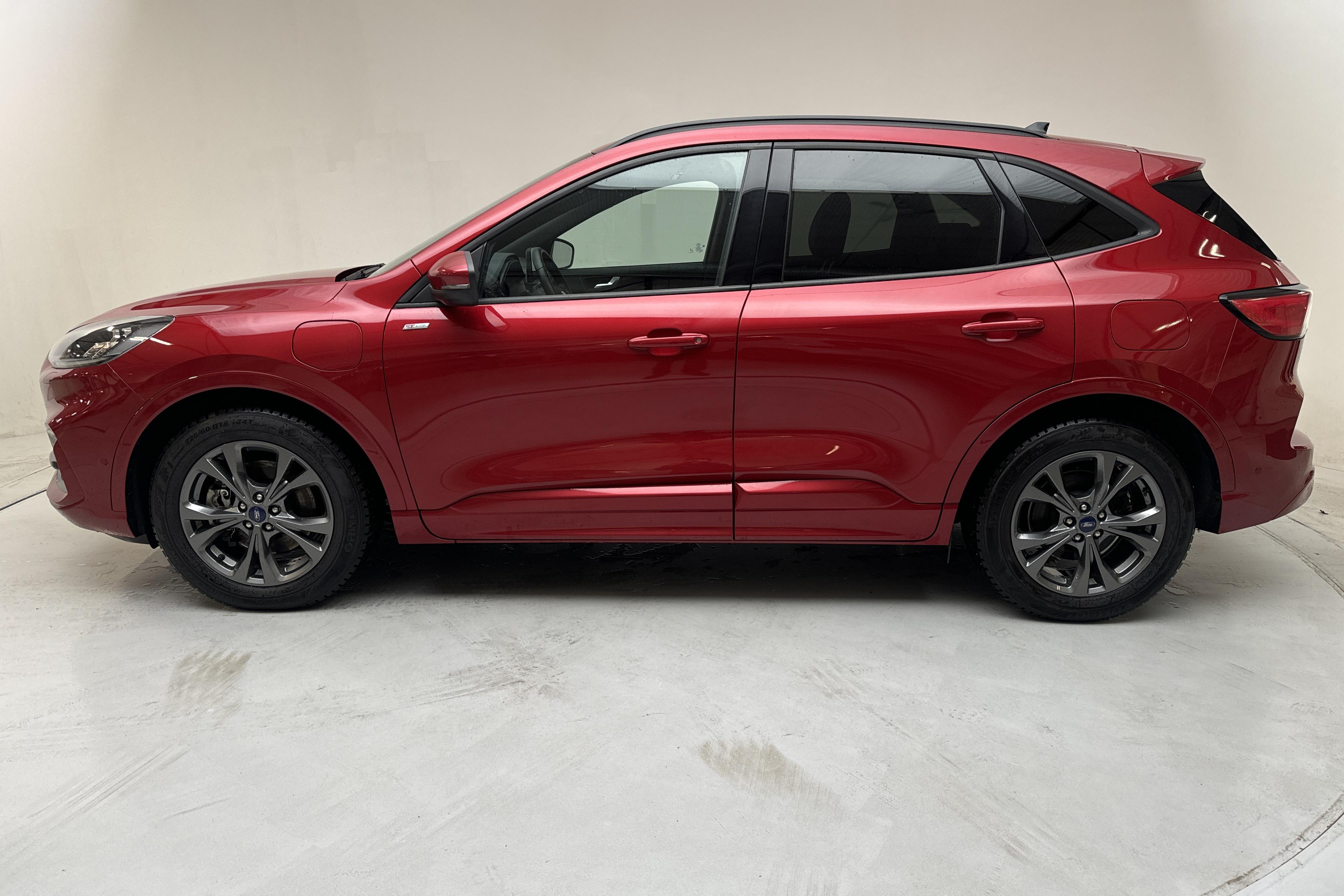 Ford Kuga 2.5 PHEV (225hk) - 90 090 km - Automatyczna - czerwony - 2020