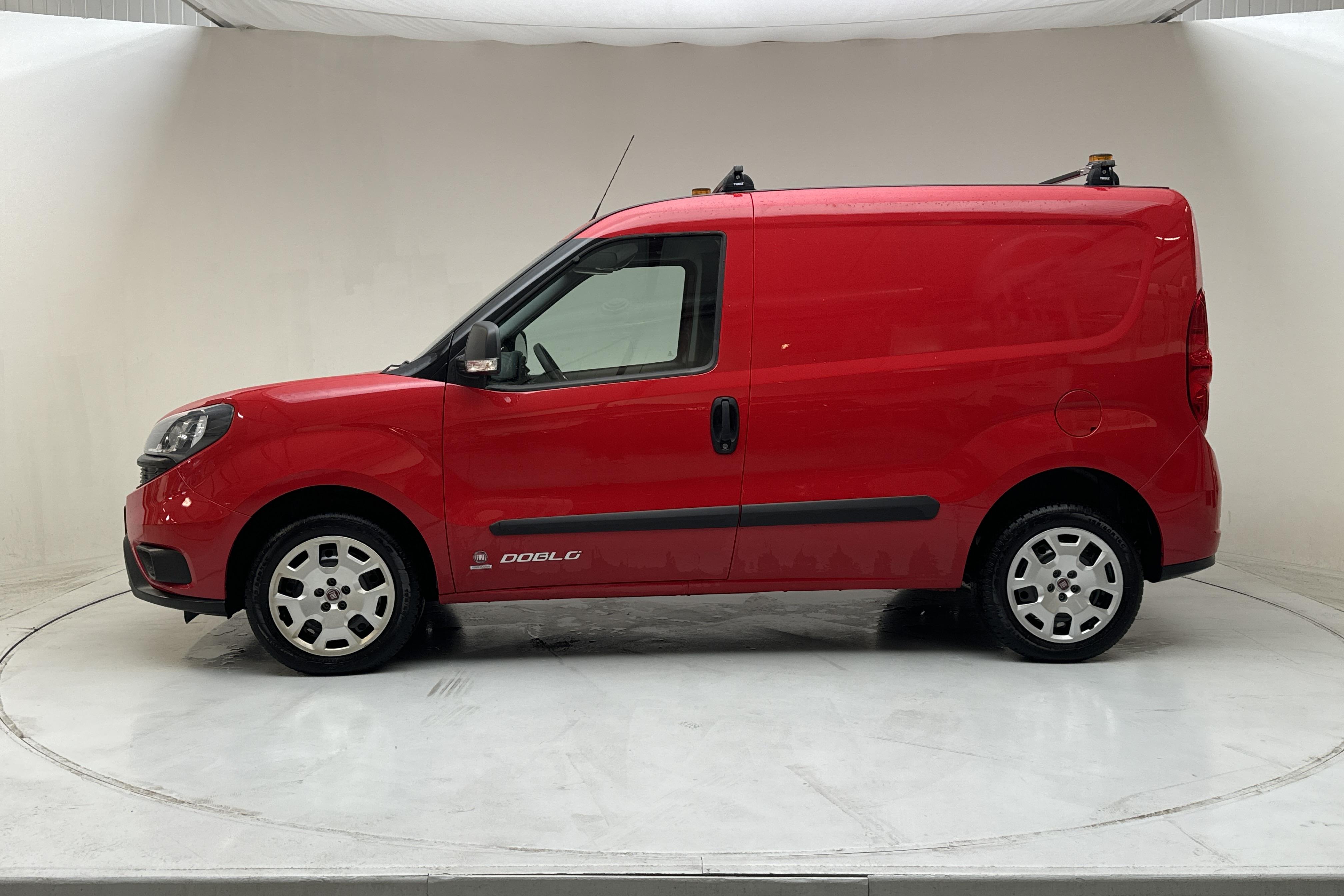 Fiat Doblo Cargo 1.4T CNG (120hk) - 2 713 mil - Manuell - röd - 2021