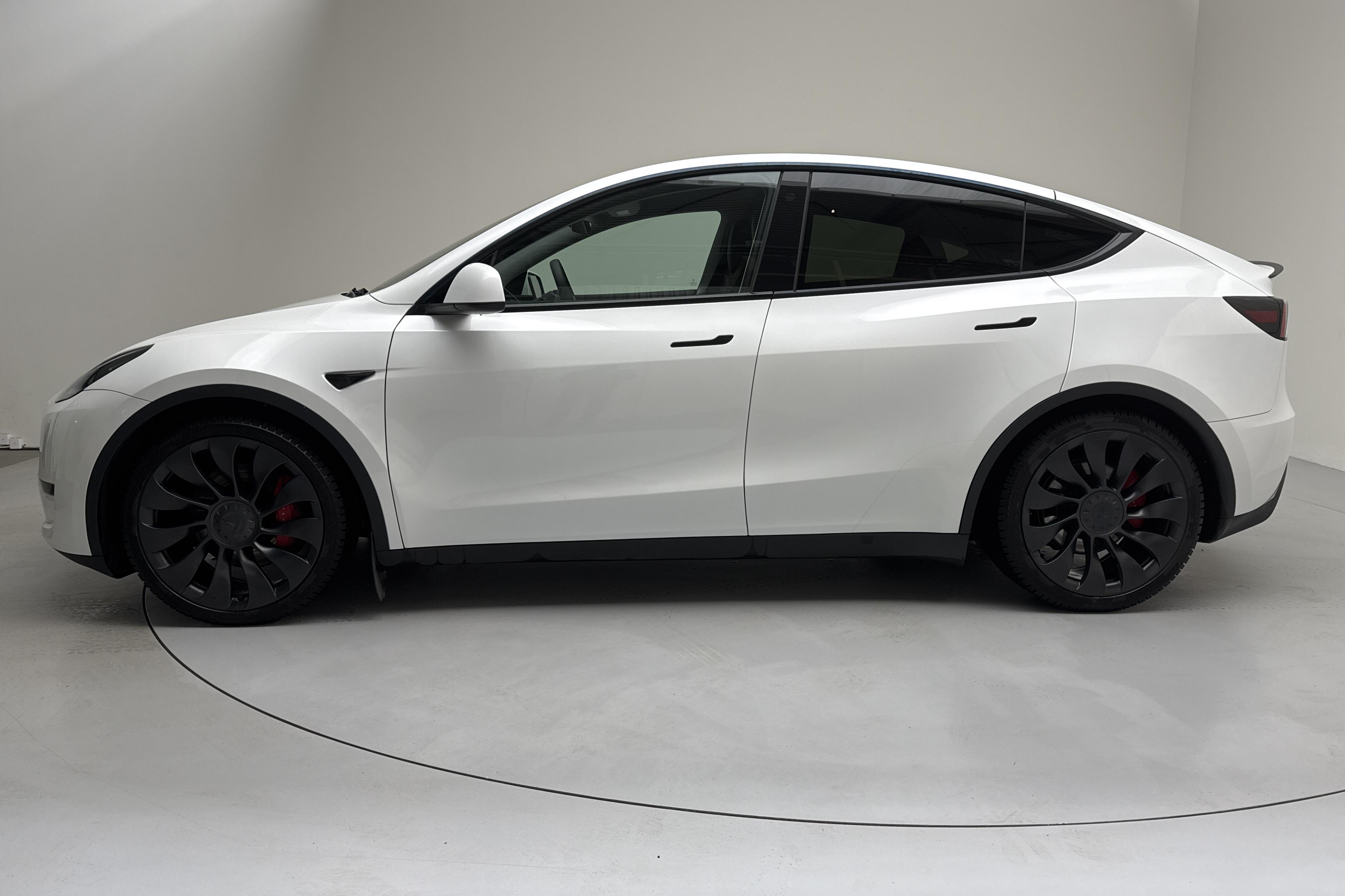 Tesla Model Y Performance Dual Motor AWD - 32 130 km - Automatic - white - 2023