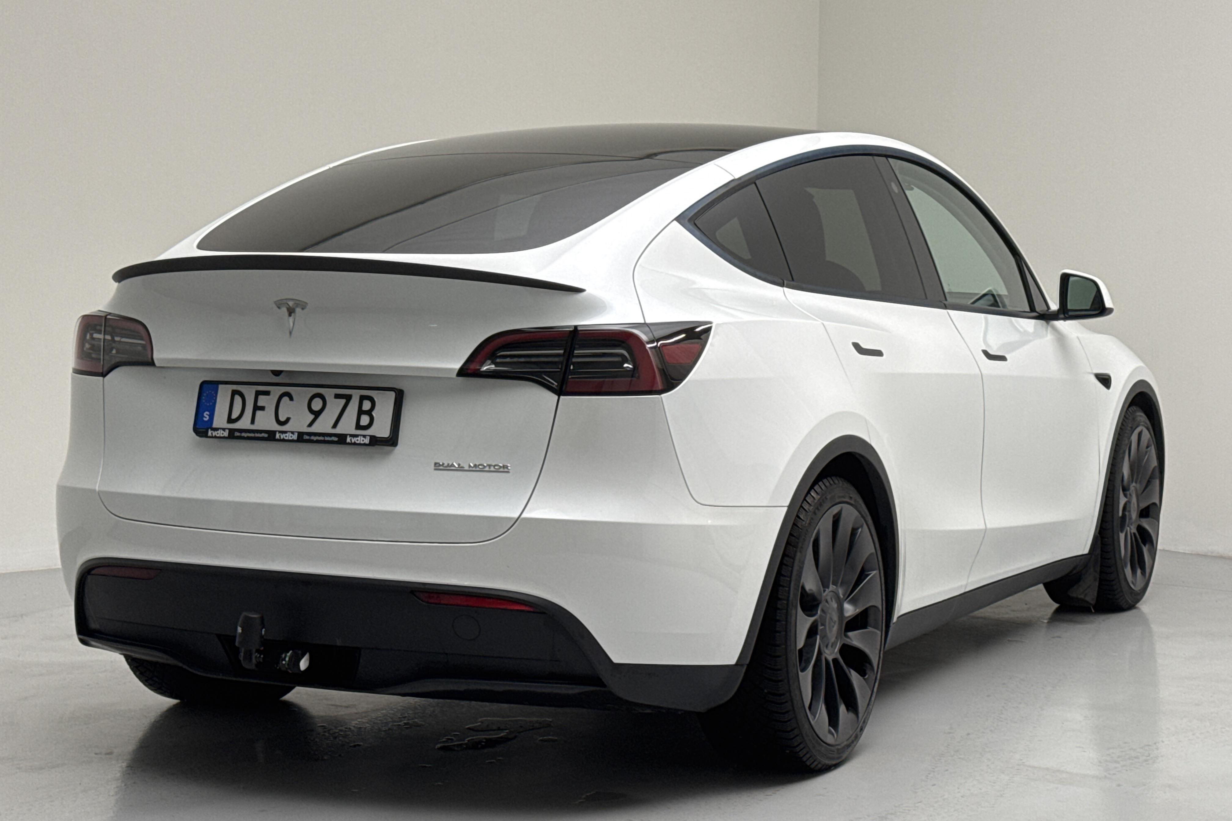 Tesla Model Y Performance Dual Motor AWD - 32 130 km - Automatic - white - 2023