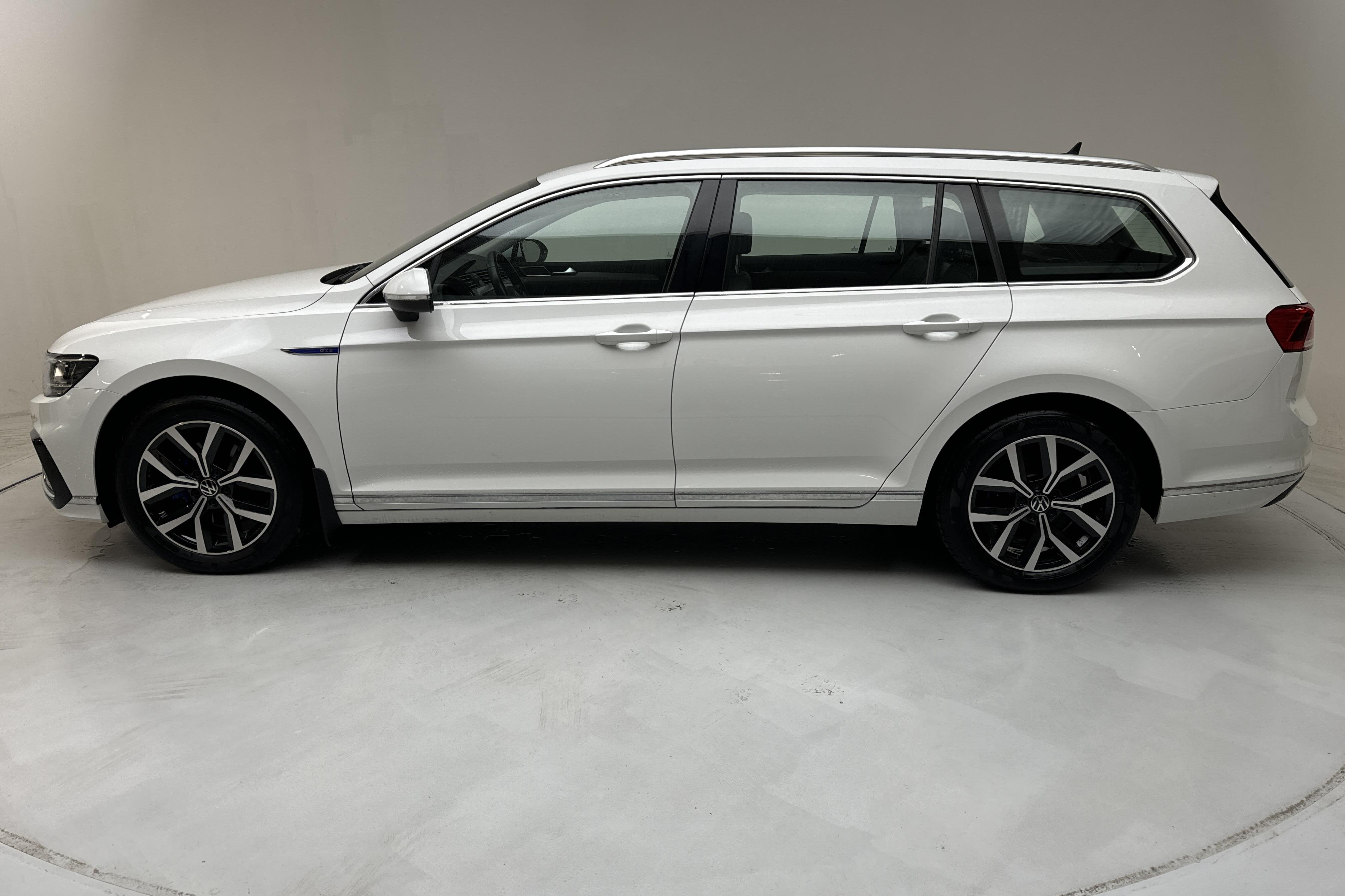 VW Passat 1.4 GTE Sportscombi (218hk) - 91 920 km - Automaattinen - valkoinen - 2021