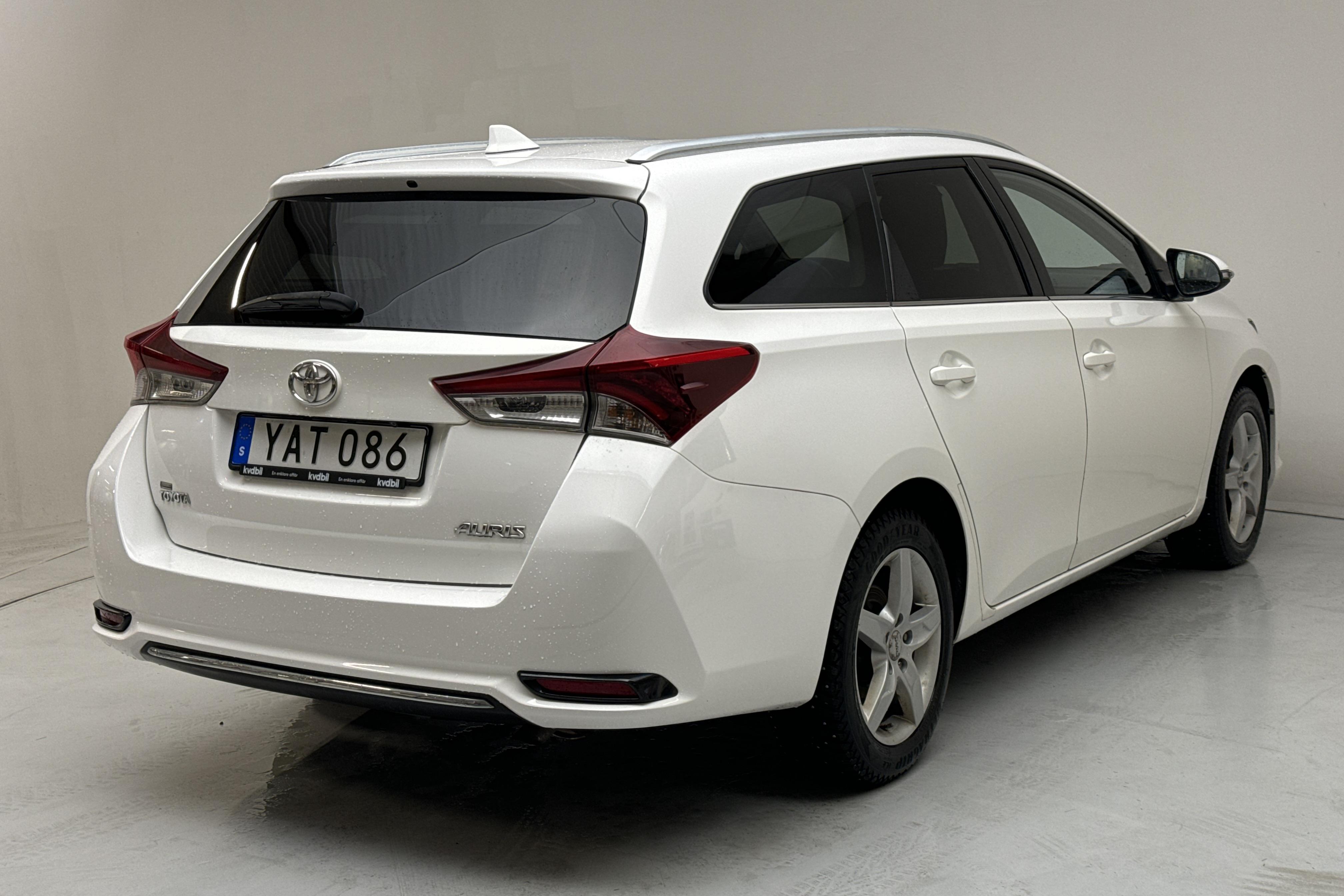 Toyota Auris 1.2T Touring Sports (116hk) - 13 123 mil - Manuell - vit - 2016