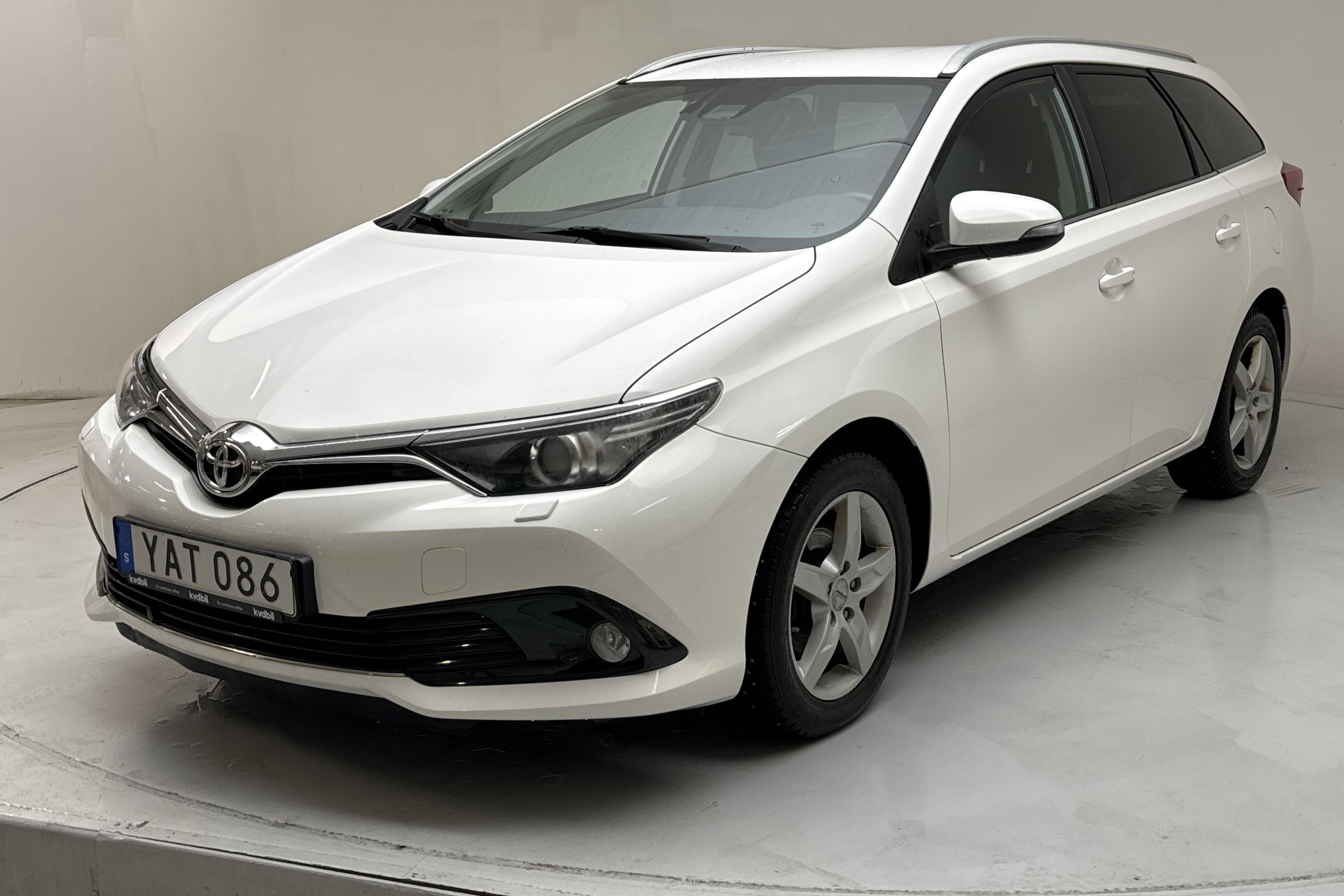 Toyota Auris 1.2T Touring Sports (116hk) - 13 123 mil - Manuell - vit - 2016