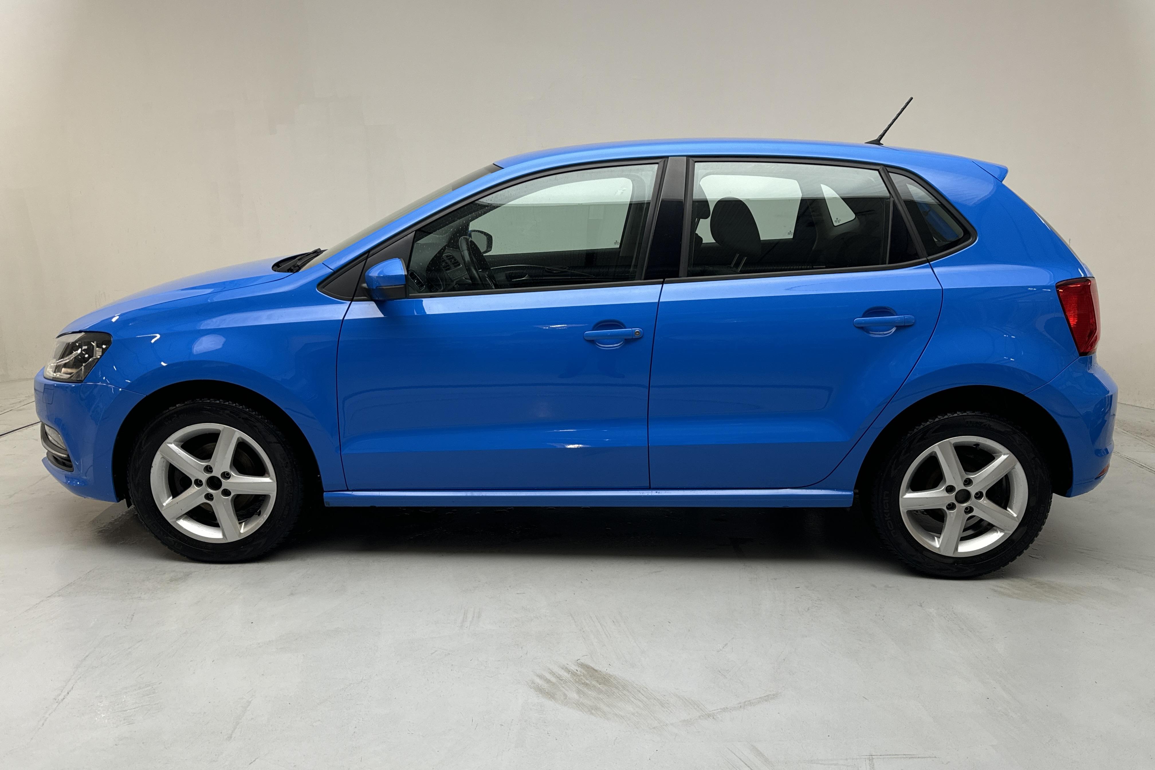 VW Polo 1.2 TSI 5dr (90hk) - 82 840 km - Manual - blue - 2016