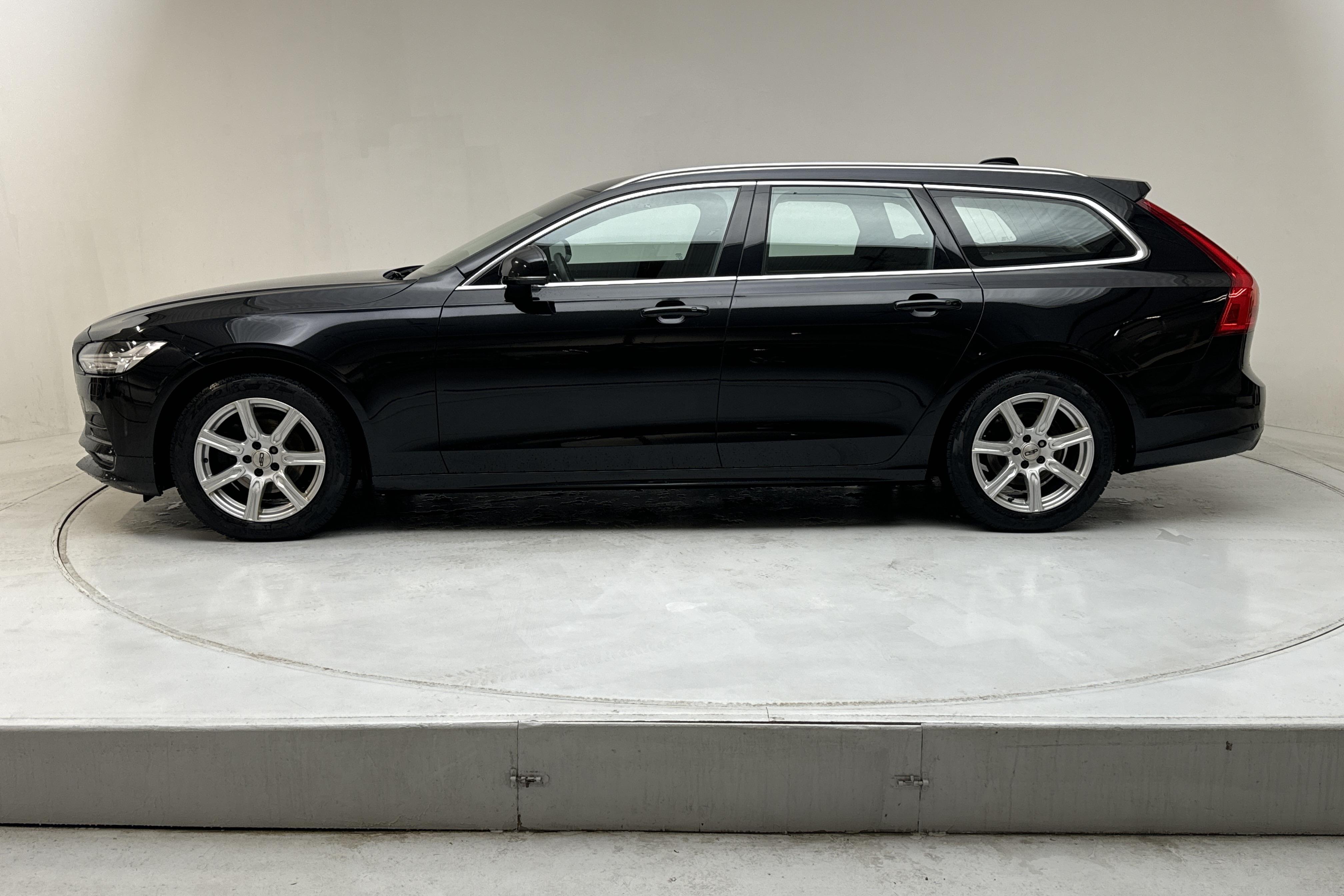 Volvo V90 D4 (190hk) - 9 212 mil - Automat - svart - 2020