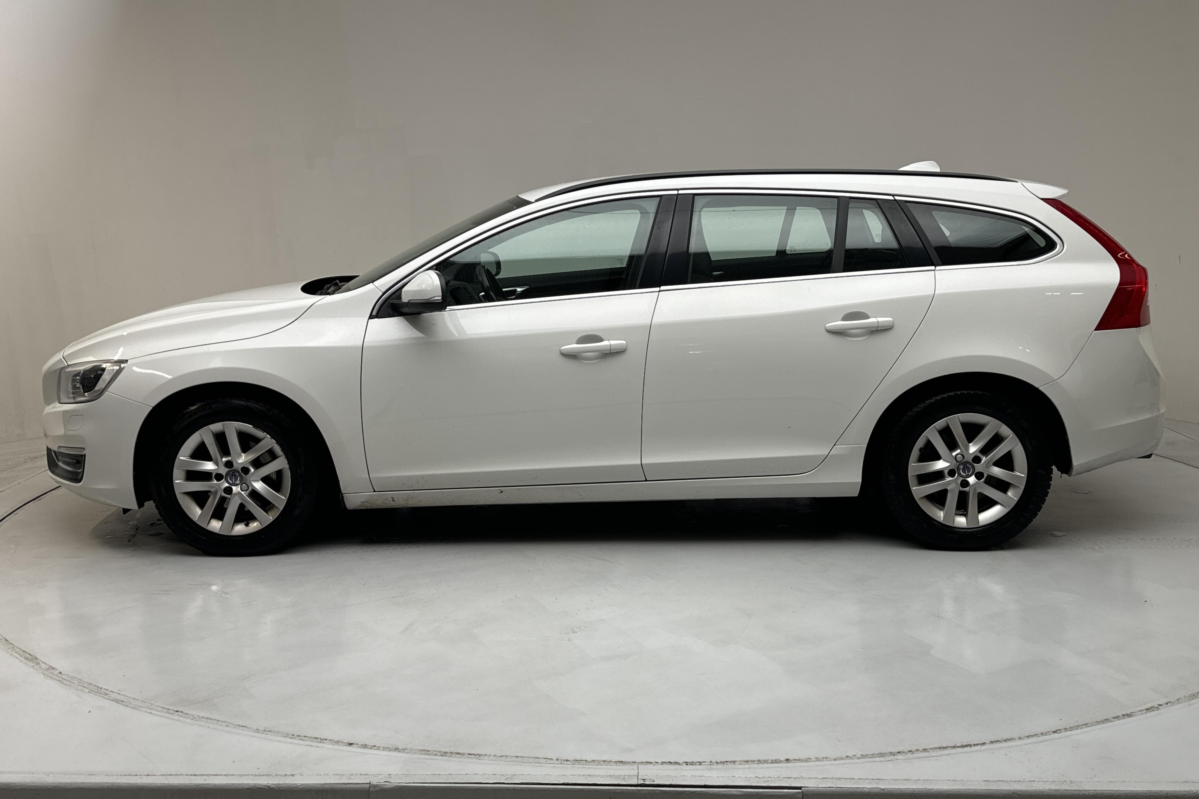 Volvo V60 D3 (150hk) - 162 590 km - Automatyczna - biały - 2016