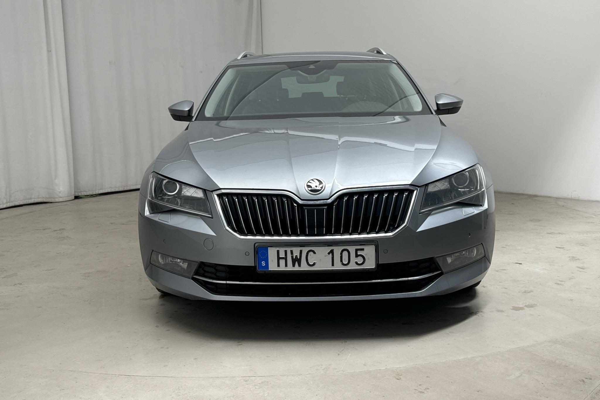 Skoda Superb 2.0 TDI 4x4 Kombi (190hk) - 192 610 km - Automatic - gray - 2017