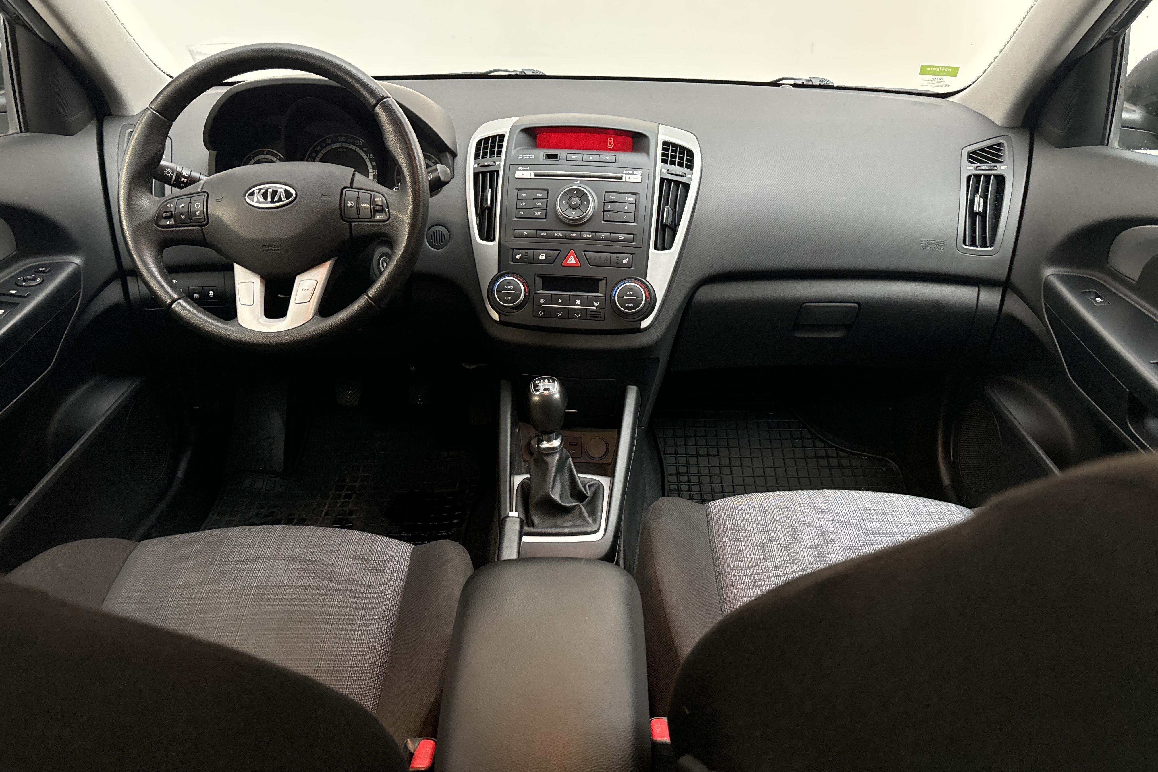 Kia CEED 1,6 CRDI ECO SW - 73 950 km - Manuaalinen - musta - 2010