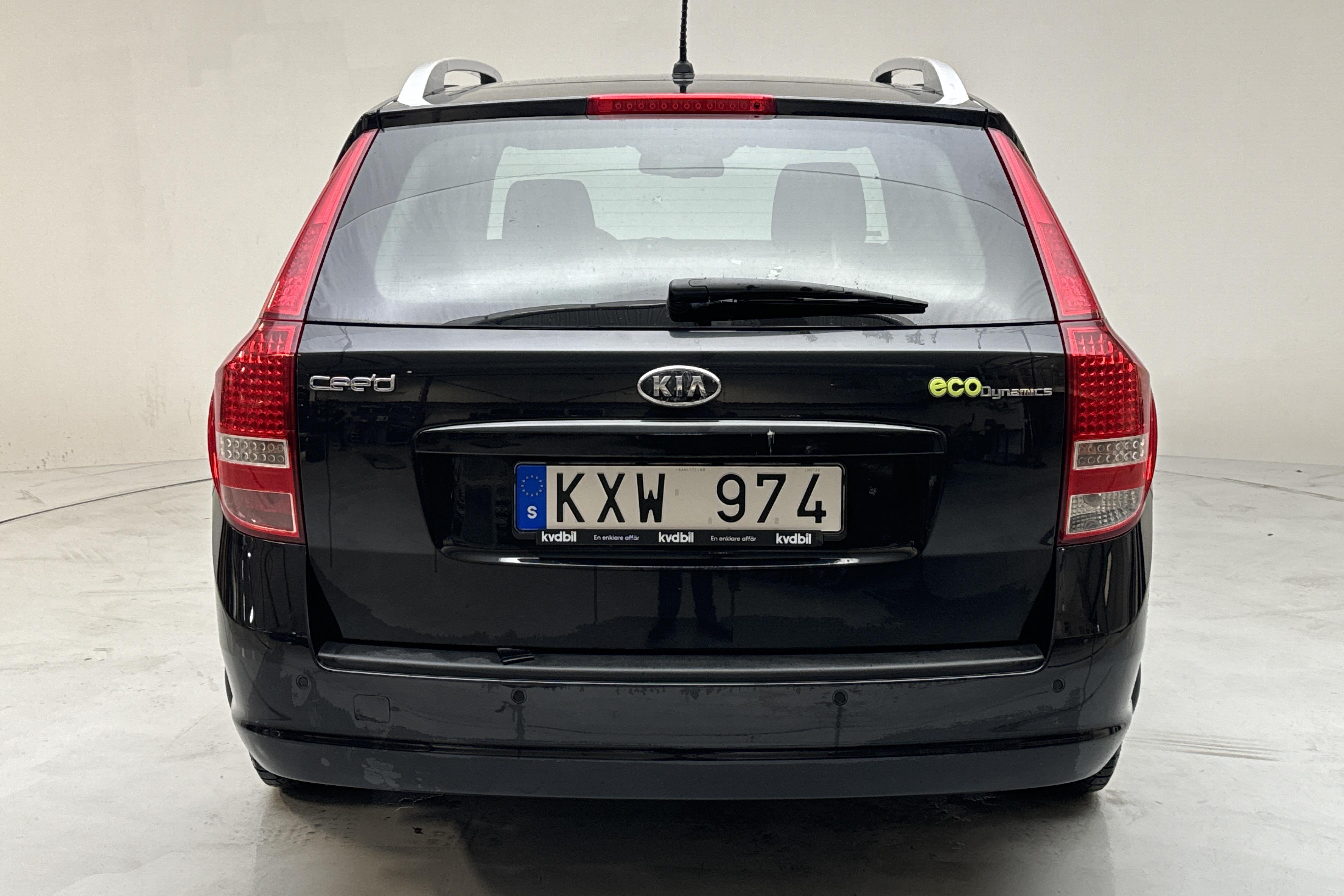 Kia CEED 1,6 CRDI ECO SW - 73 950 km - Manuaalinen - musta - 2010