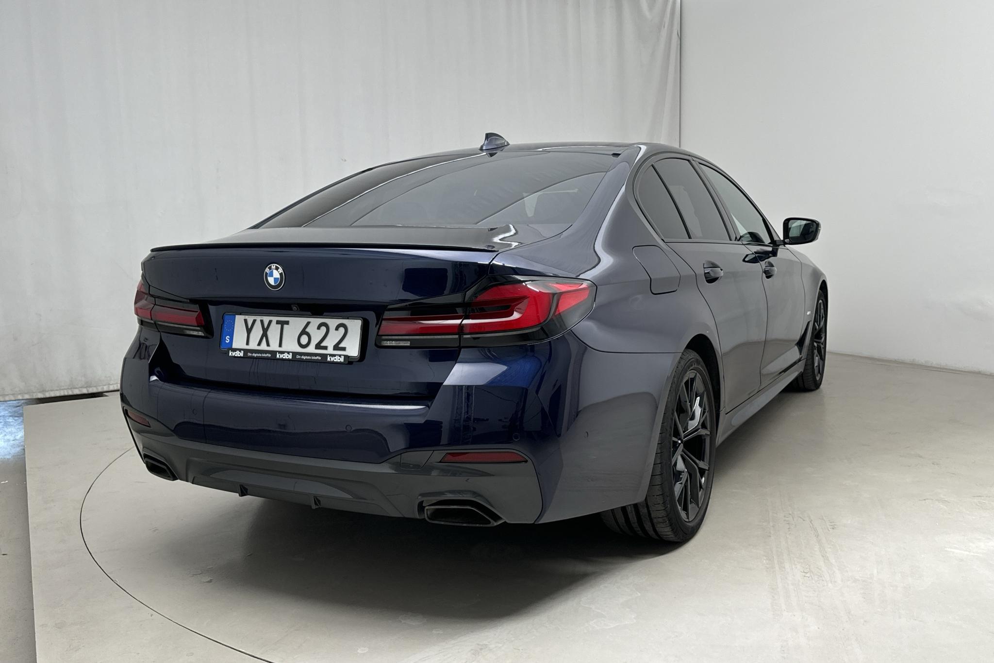 BMW 545e xDrive Sedan, G30 LCI (394hk) - 74 040 km - Automatyczna - niebieski - 2021