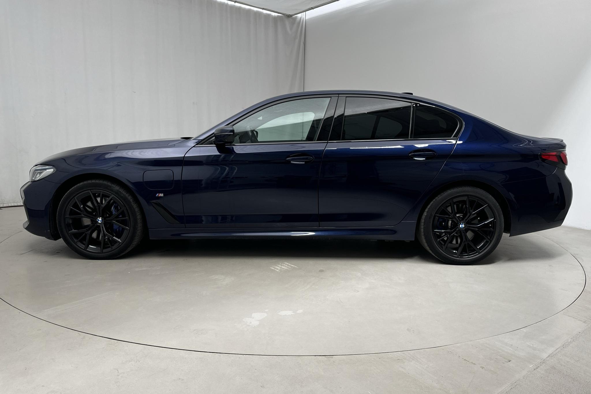 BMW 545e xDrive Sedan, G30 LCI (394hk) - 74 040 km - Automatic - blue - 2021