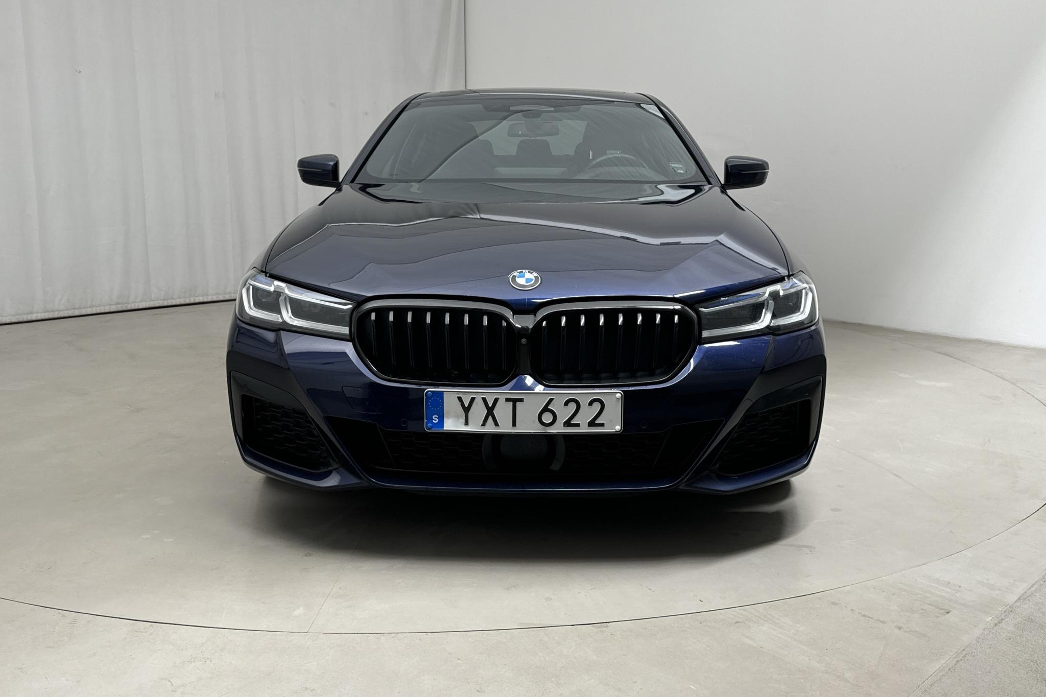 BMW 545e xDrive Sedan, G30 LCI (394hk) - 74 040 km - Automatyczna - niebieski - 2021