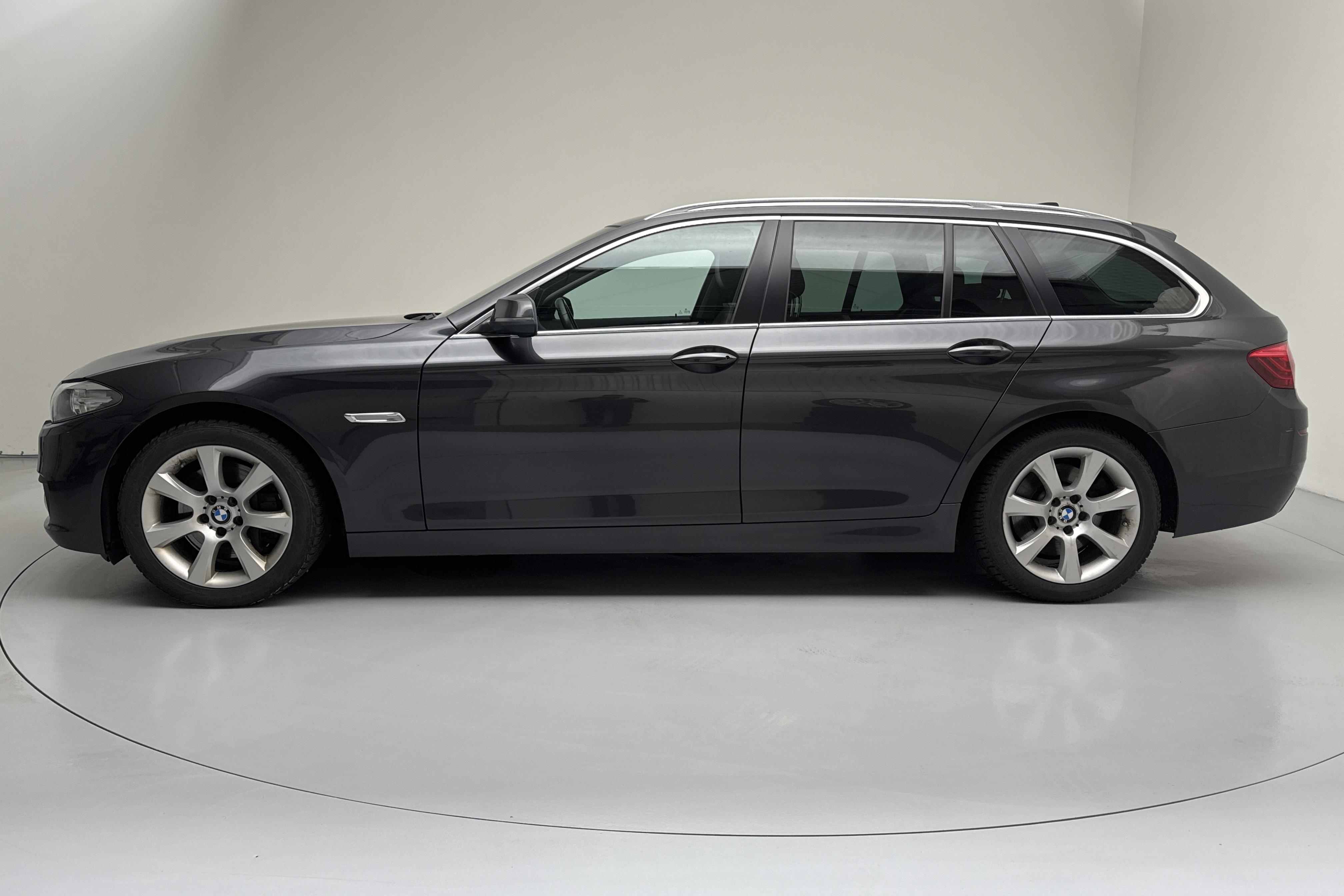 BMW 535d xDrive Touring, F11 (313hk) - 18 776 mil - Automat - grå - 2014