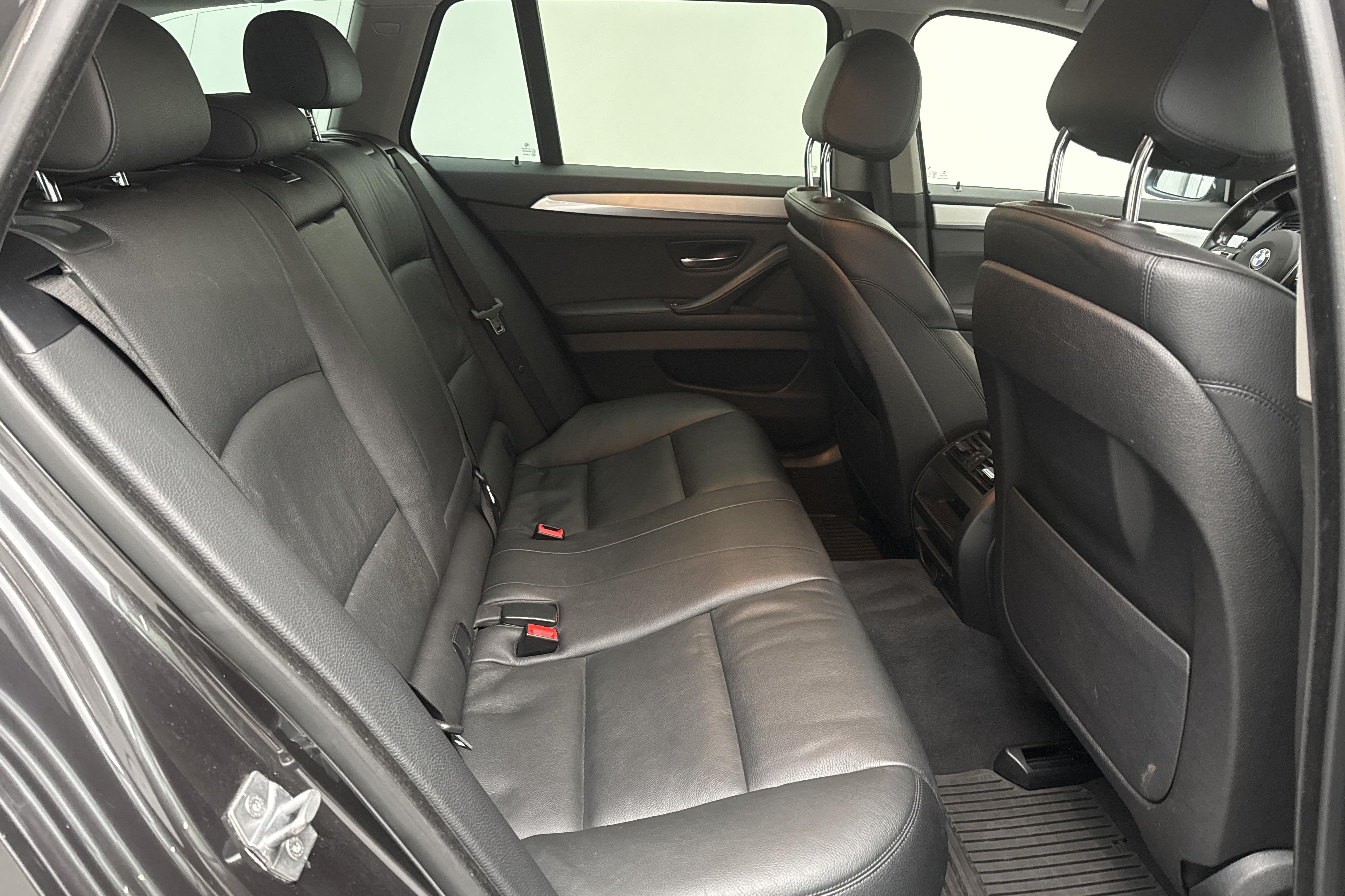 BMW 535d xDrive Touring, F11 (313hk) - 18 776 mil - Automat - grå - 2014