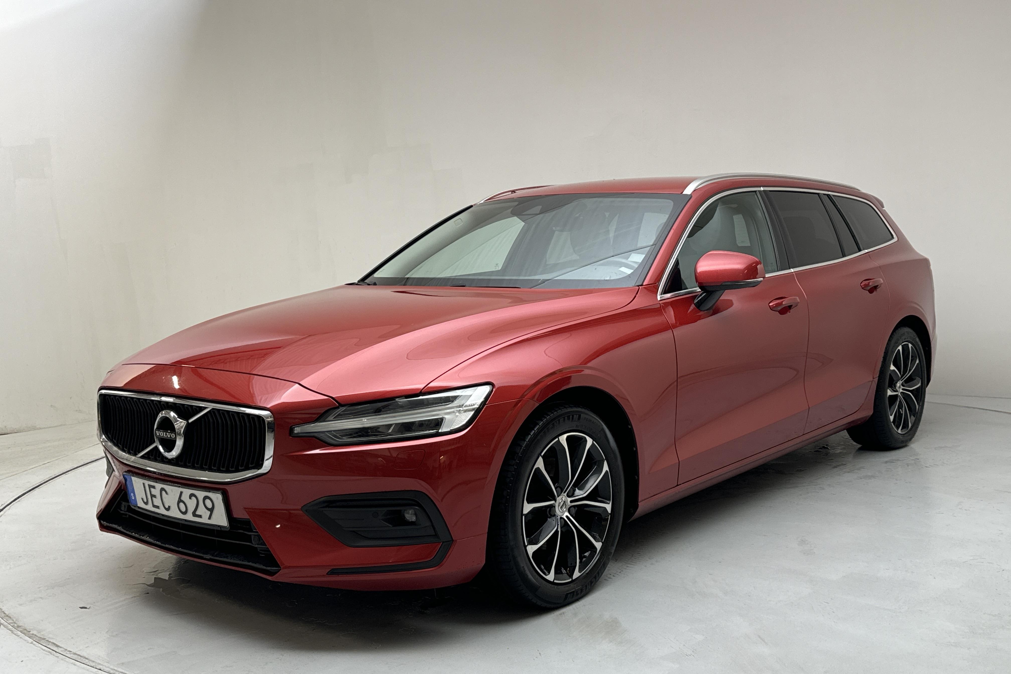 Volvo V60 D4 (190hk) - 17 820 mil - Manuell - röd - 2019