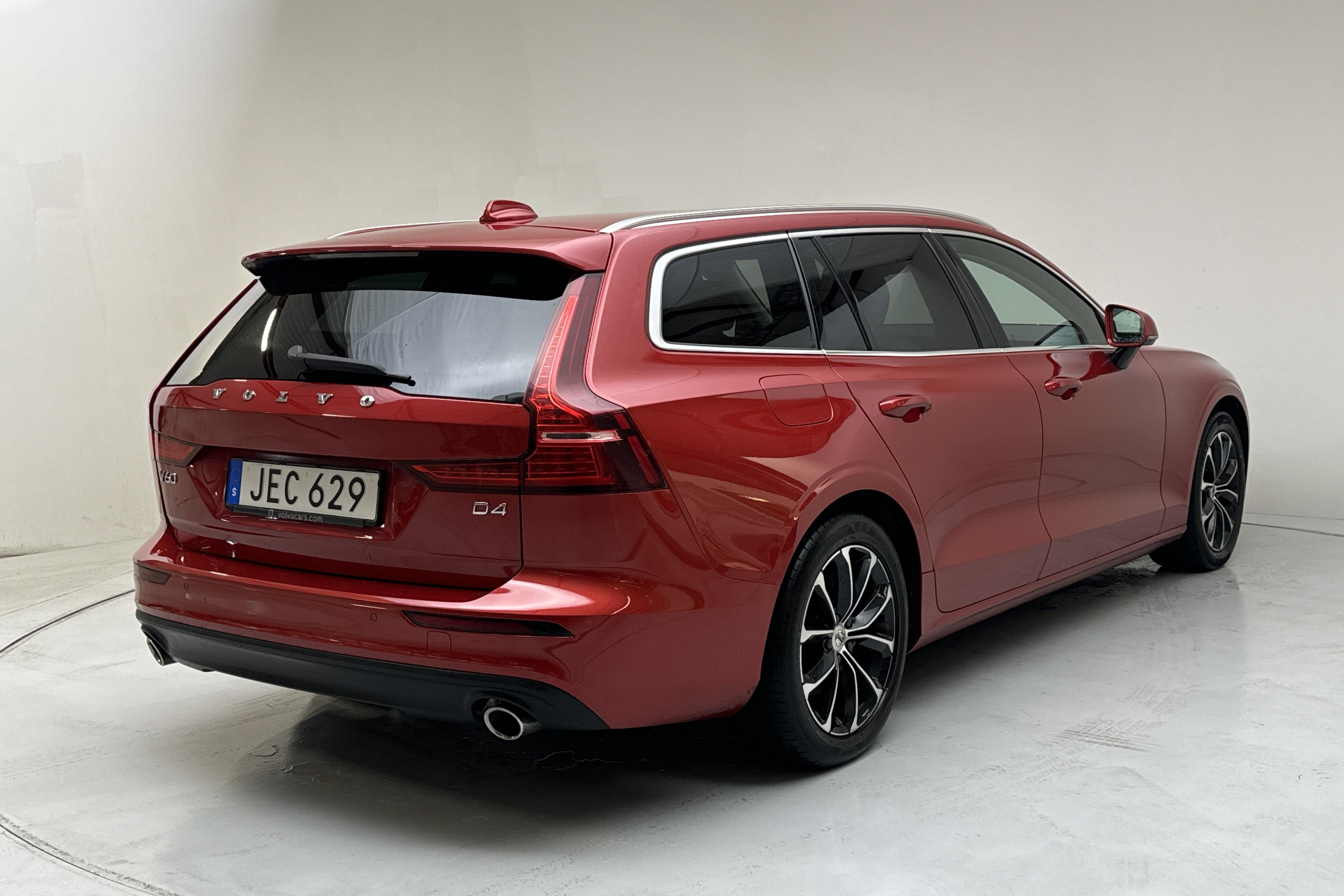 Volvo V60 D4 (190hk) - 17 820 mil - Manuell - röd - 2019