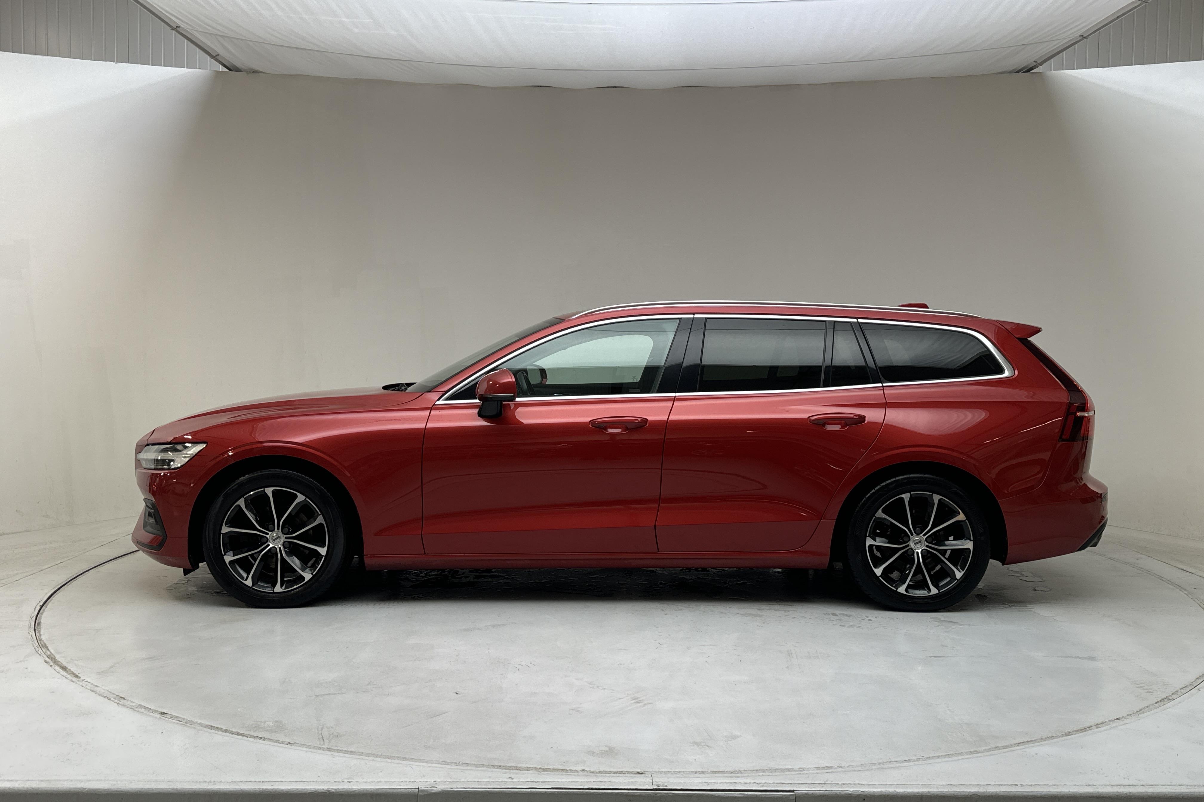 Volvo V60 D4 (190hk) - 17 820 mil - Manuell - röd - 2019