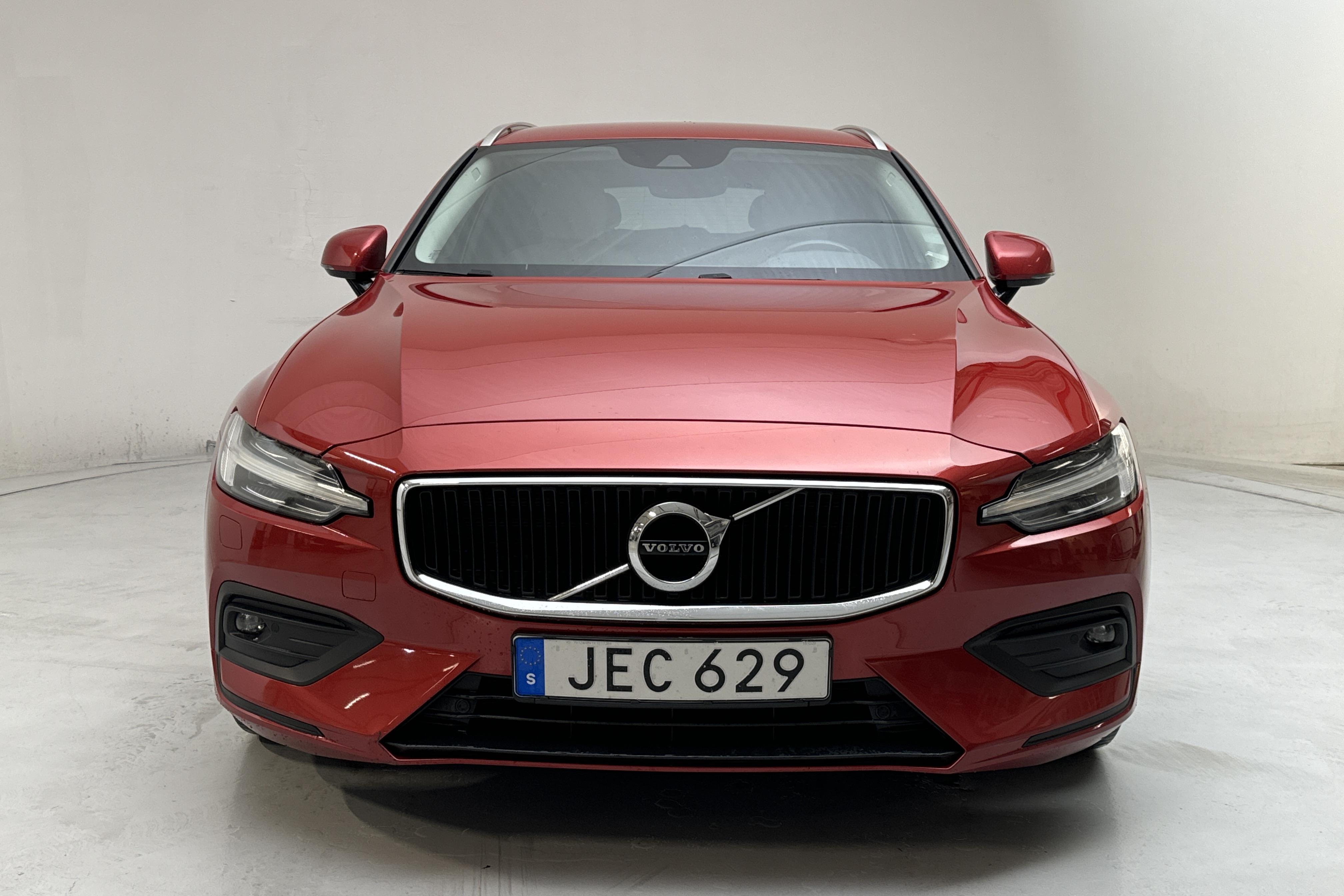 Volvo V60 D4 (190hk) - 17 820 mil - Manuell - röd - 2019