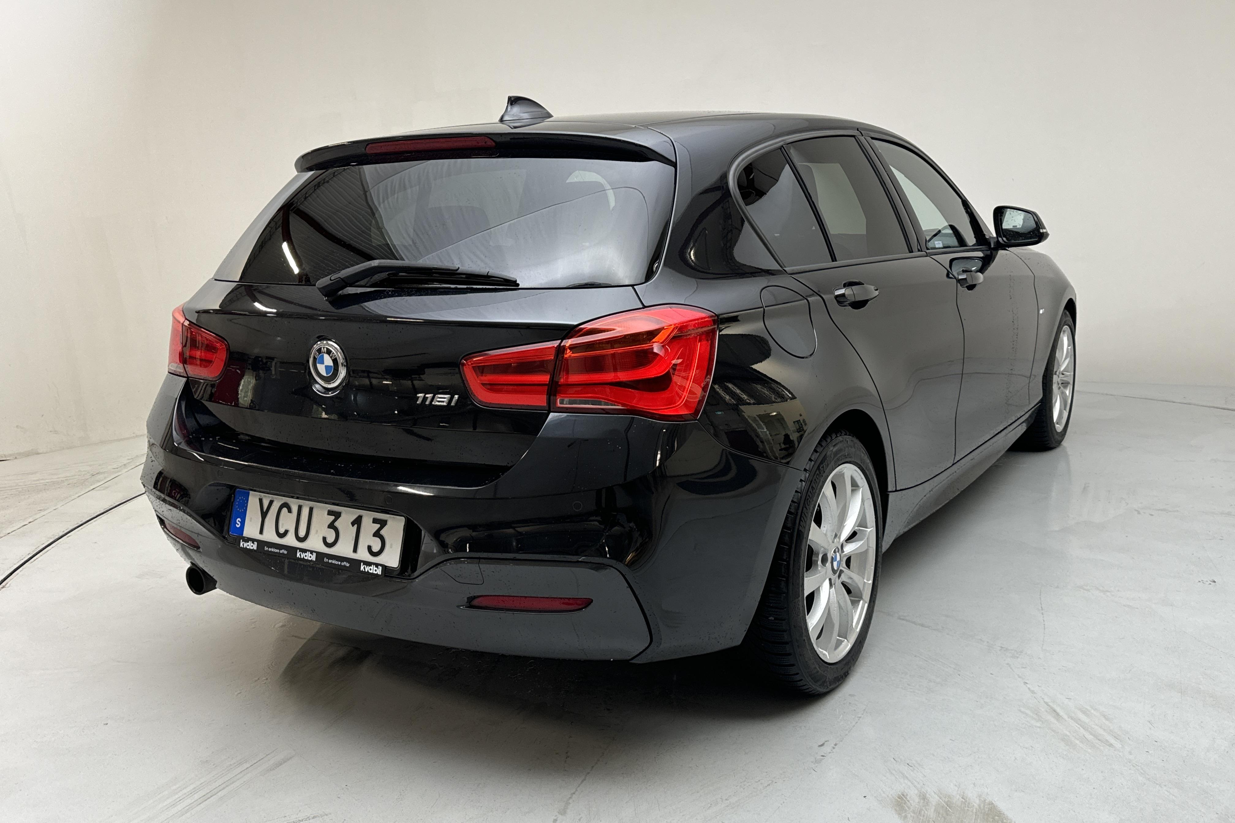 BMW 118i 5dr, F20 (136hk) - 112 060 km - Käsitsi - must - 2016