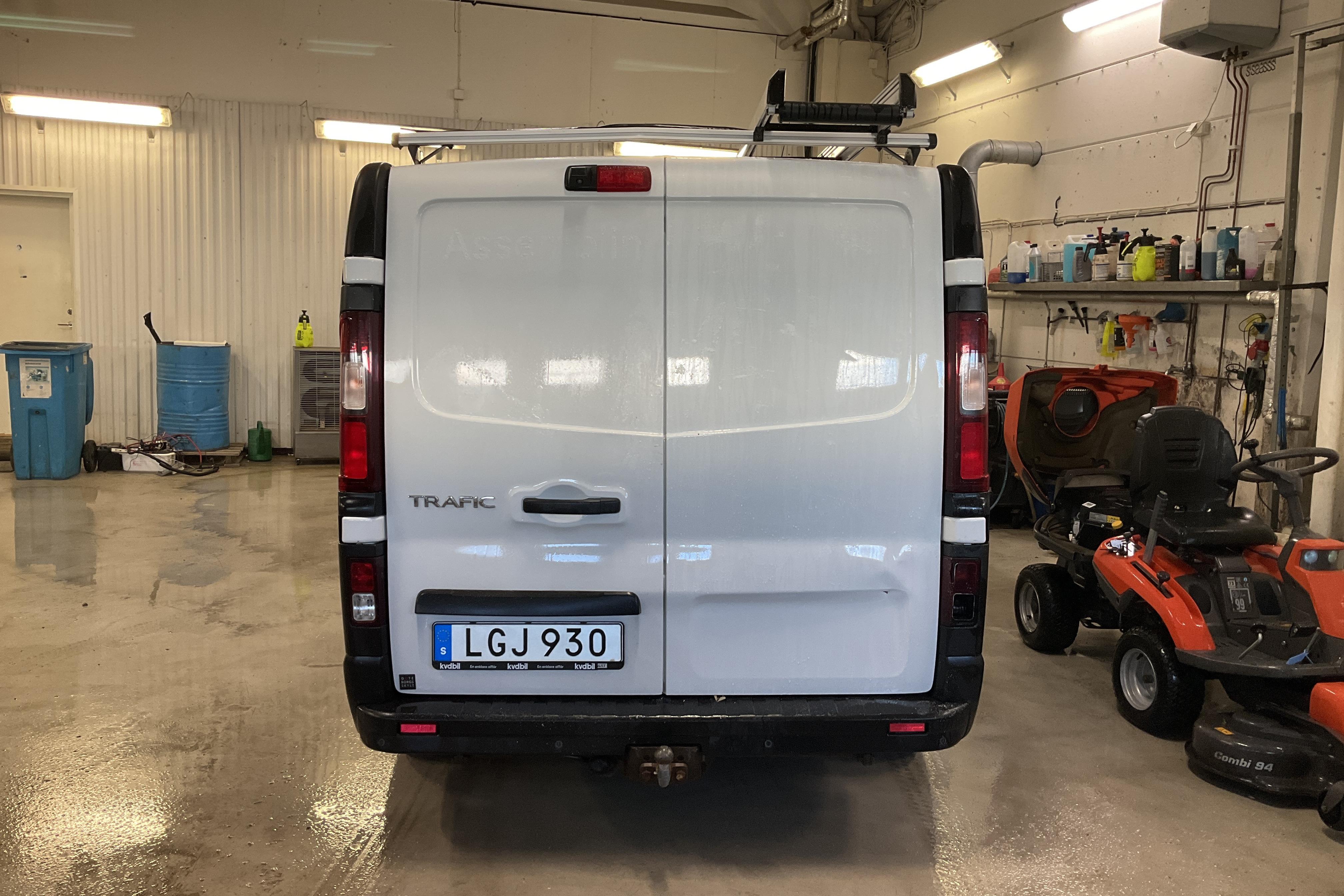 Renault Trafic 1.6 dCi Skåp (120hk) - 100 470 km - Manuaalinen - valkoinen - 2016