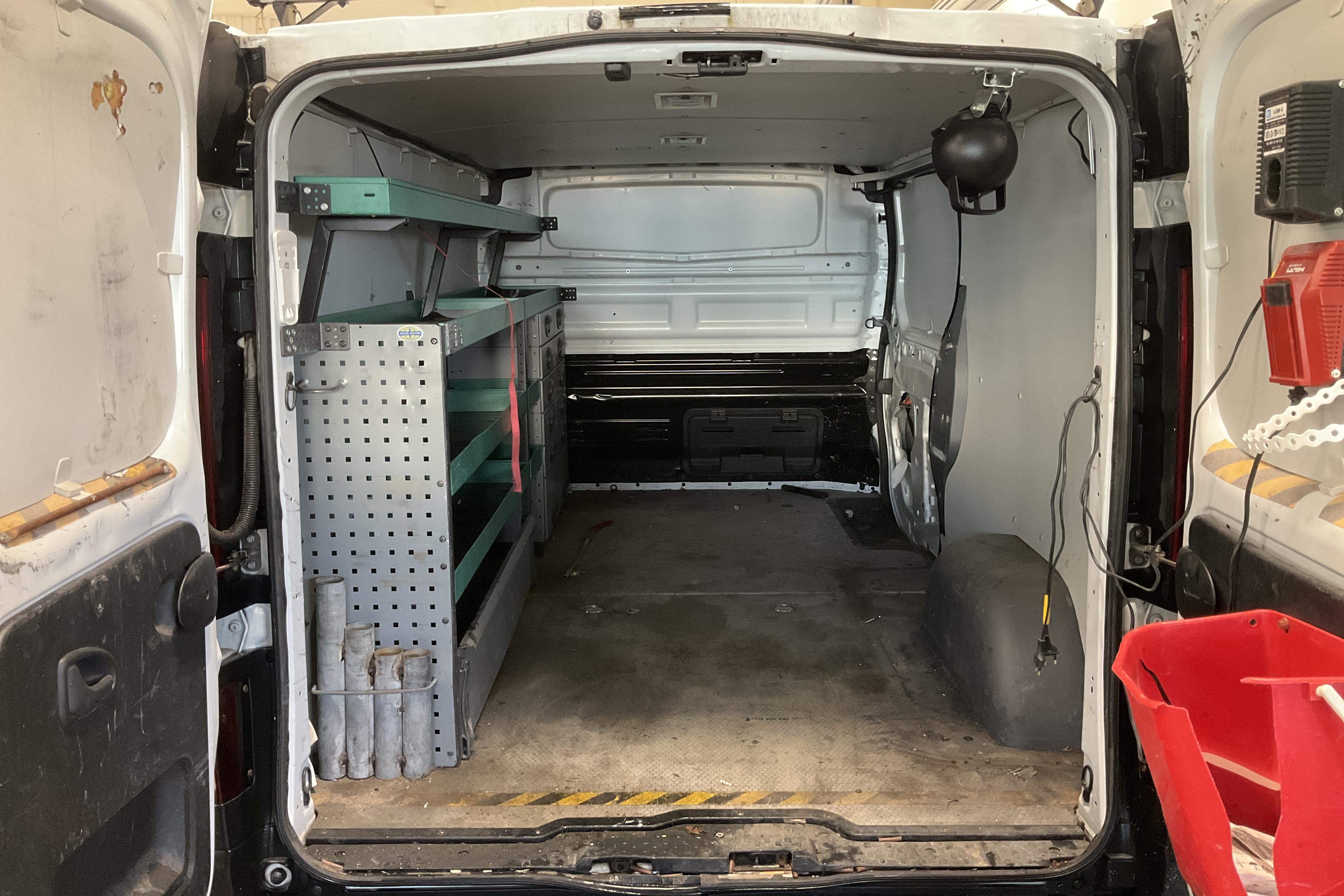 Renault Trafic 1.6 dCi Skåp (120hk) - 100 470 km - Manuaalinen - valkoinen - 2016