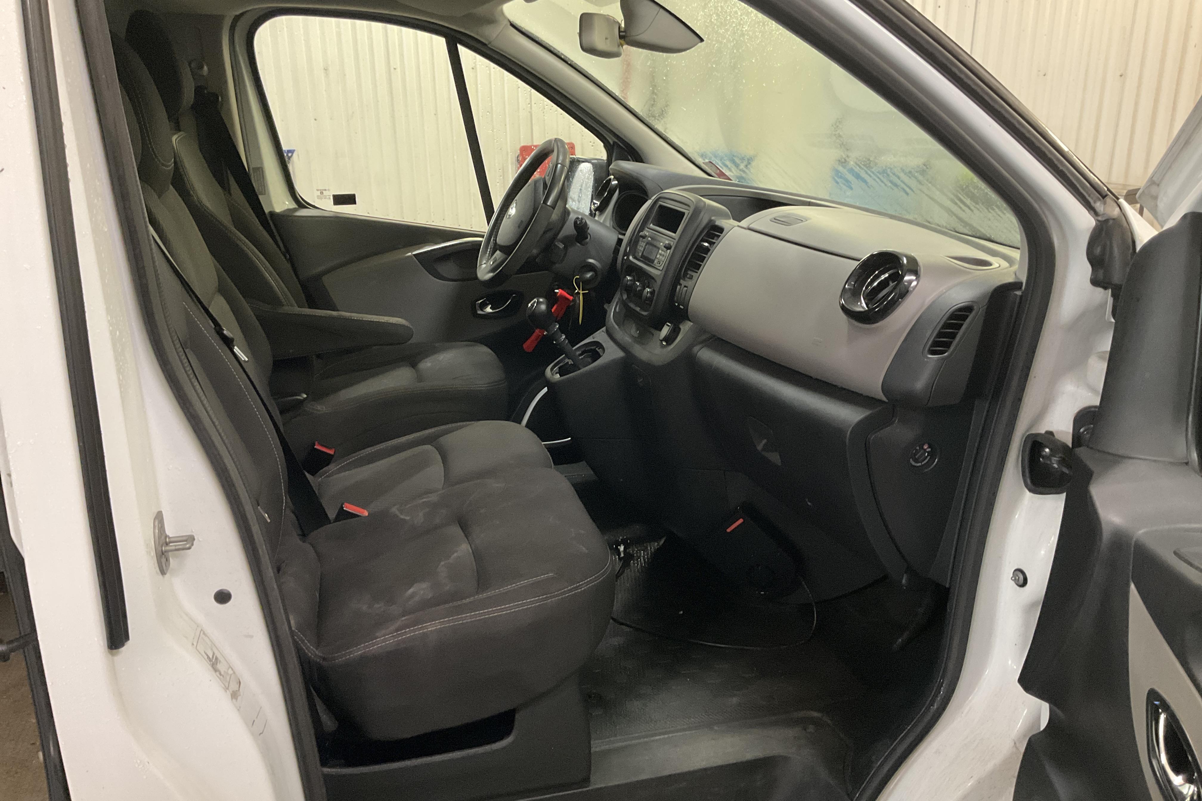 Renault Trafic 1.6 dCi Skåp (120hk) - 100 470 km - Manuaalinen - valkoinen - 2016